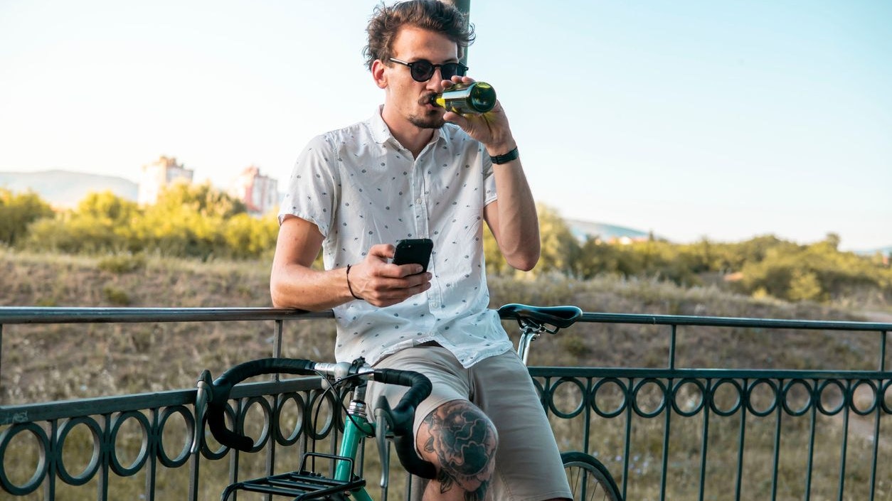 Mann, Alkohol, Fahrrad