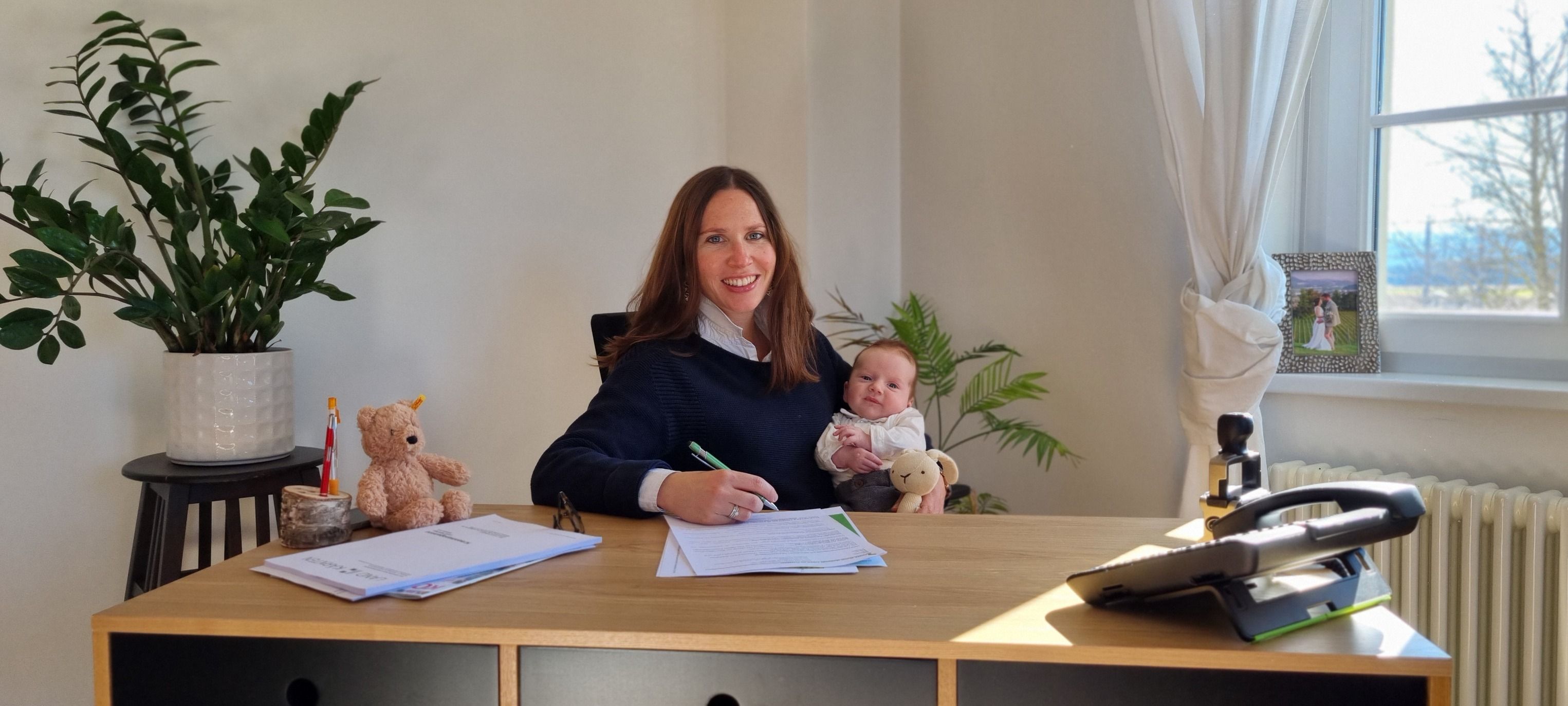 Wer ist hier der Boss? Die Kärntner Bürgermeisterin Andrea Feichtinger-Sacherer mit Baby Ferdinand.