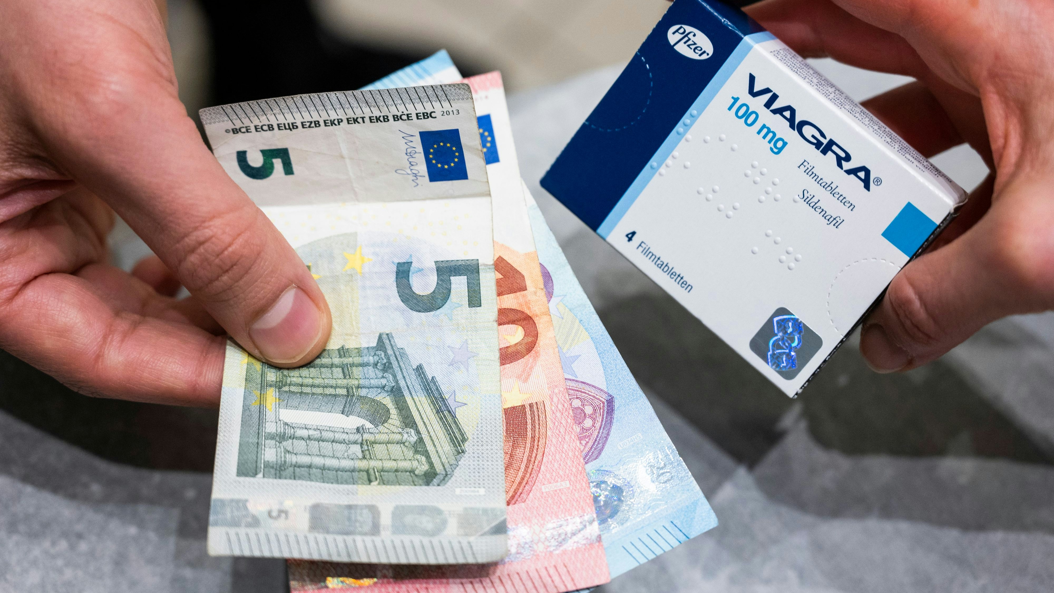 Heute.at - Viagra-Deals im Pfarrhaus: Polizei nimmt Priester fest