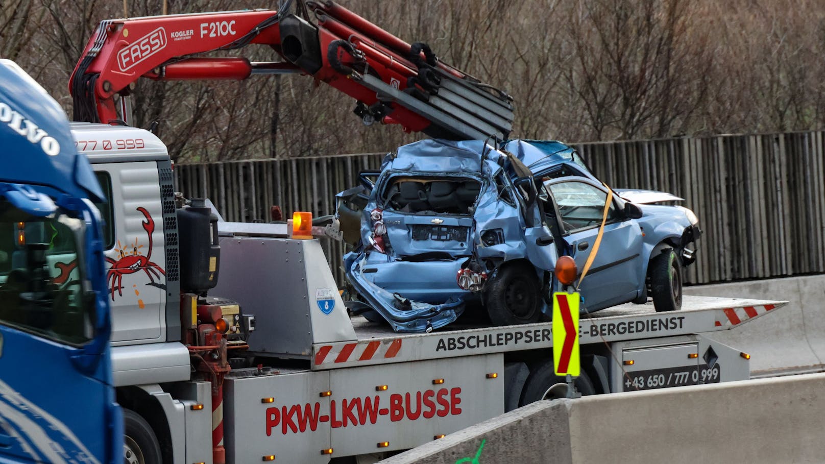 Ein tödlicher Verkehrsunfall hat sich Mittwochfrüh auf der A9 Pyhrnautobahn im Tunnel Kienberg bei Micheldorf in Oberösterreich (Bezirk Kirchdorf an der Krems) ereignet.