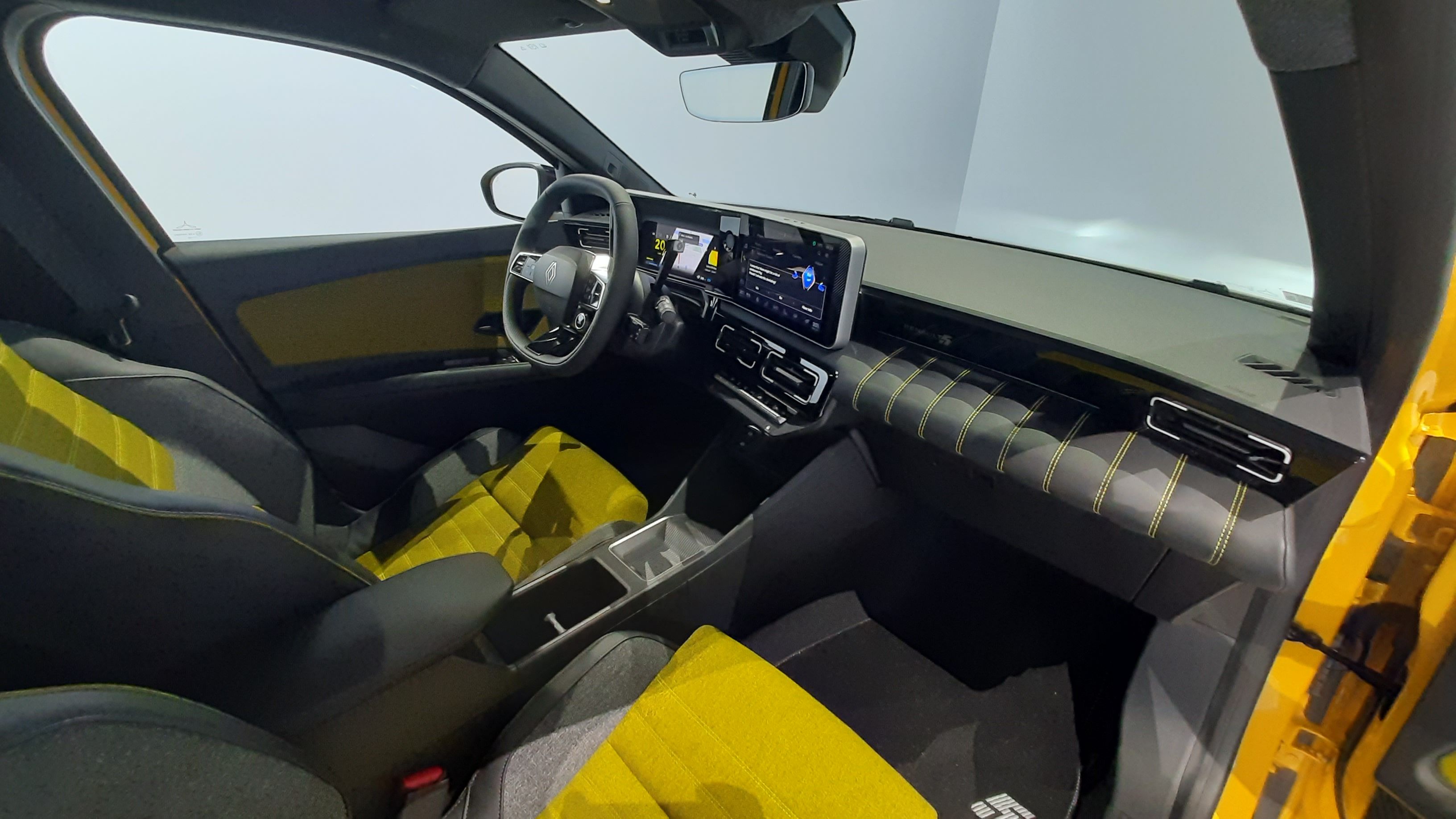 Auch im Innenraum finden sich zahlreiche Design-Elemente aus dem Ur-R5.