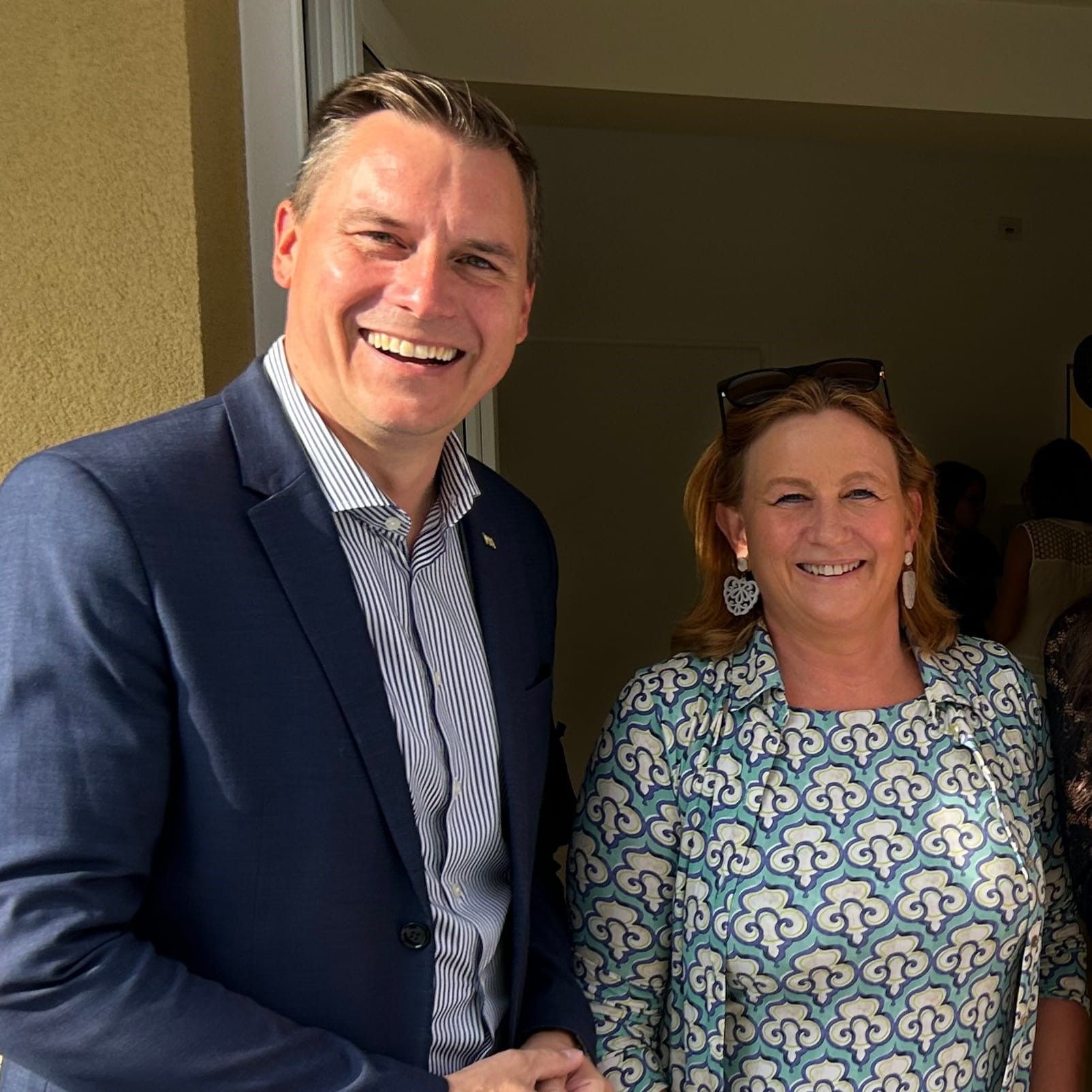 Christoph Kaufmann ist neuer Bürgermeister von Klosterneuburg, Vizebürgermeisterin ist Maria Theresia Eder.