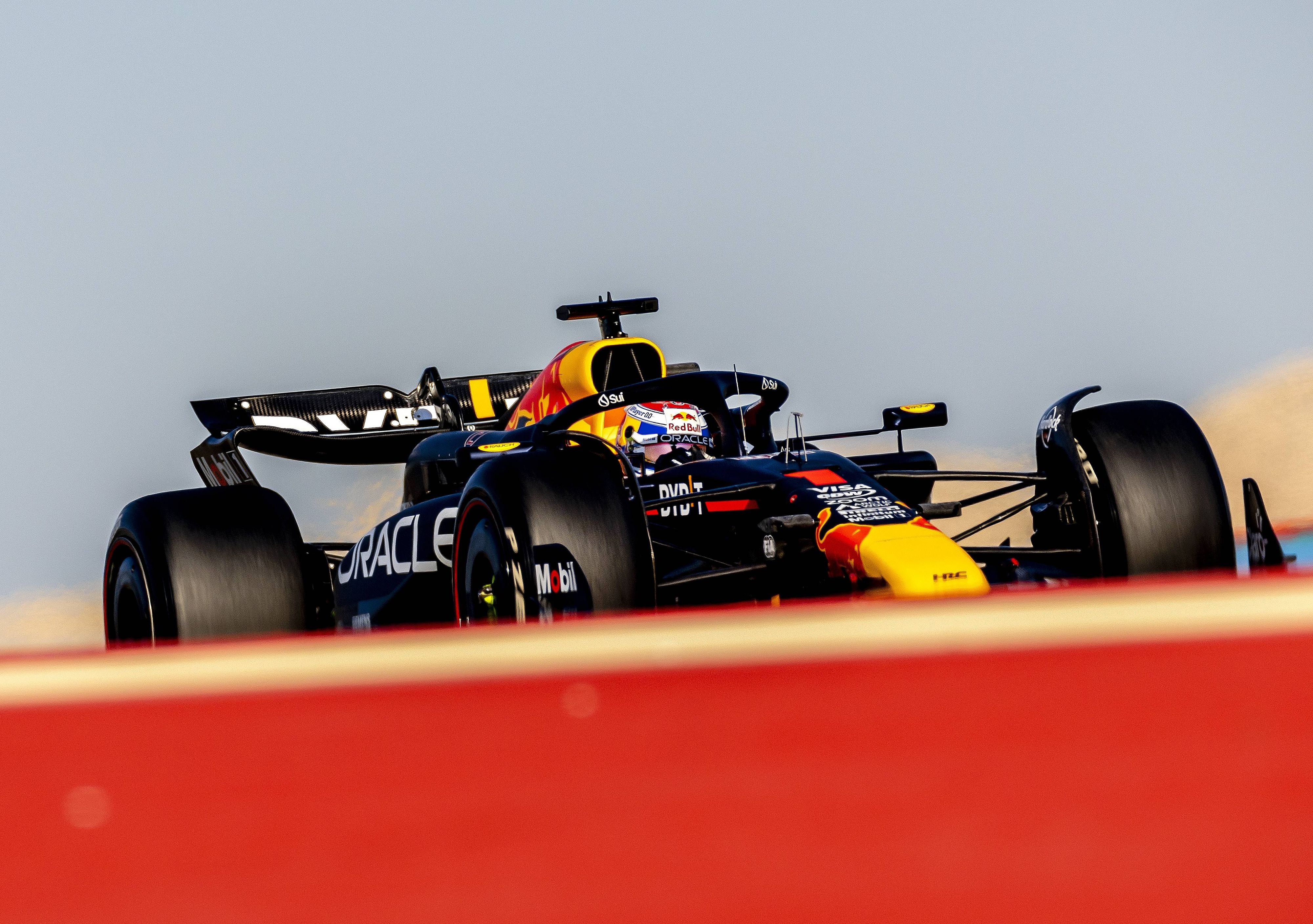 Max Verstappen dominiert in Bahrain