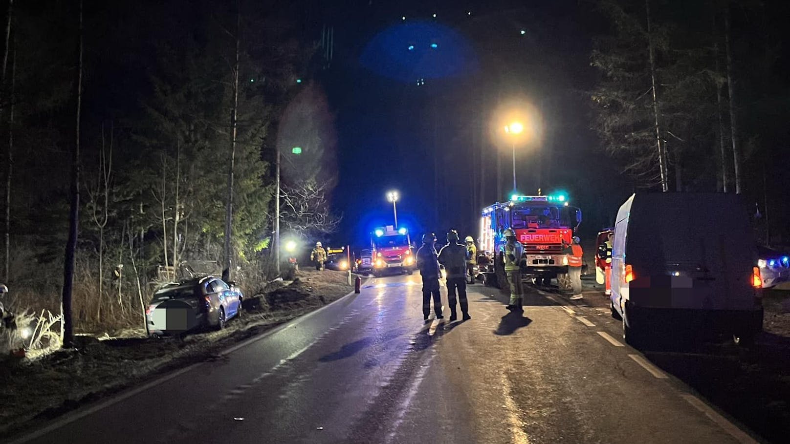 Schwerer Crash in Tirol – Straße für Verkehr gesperrt