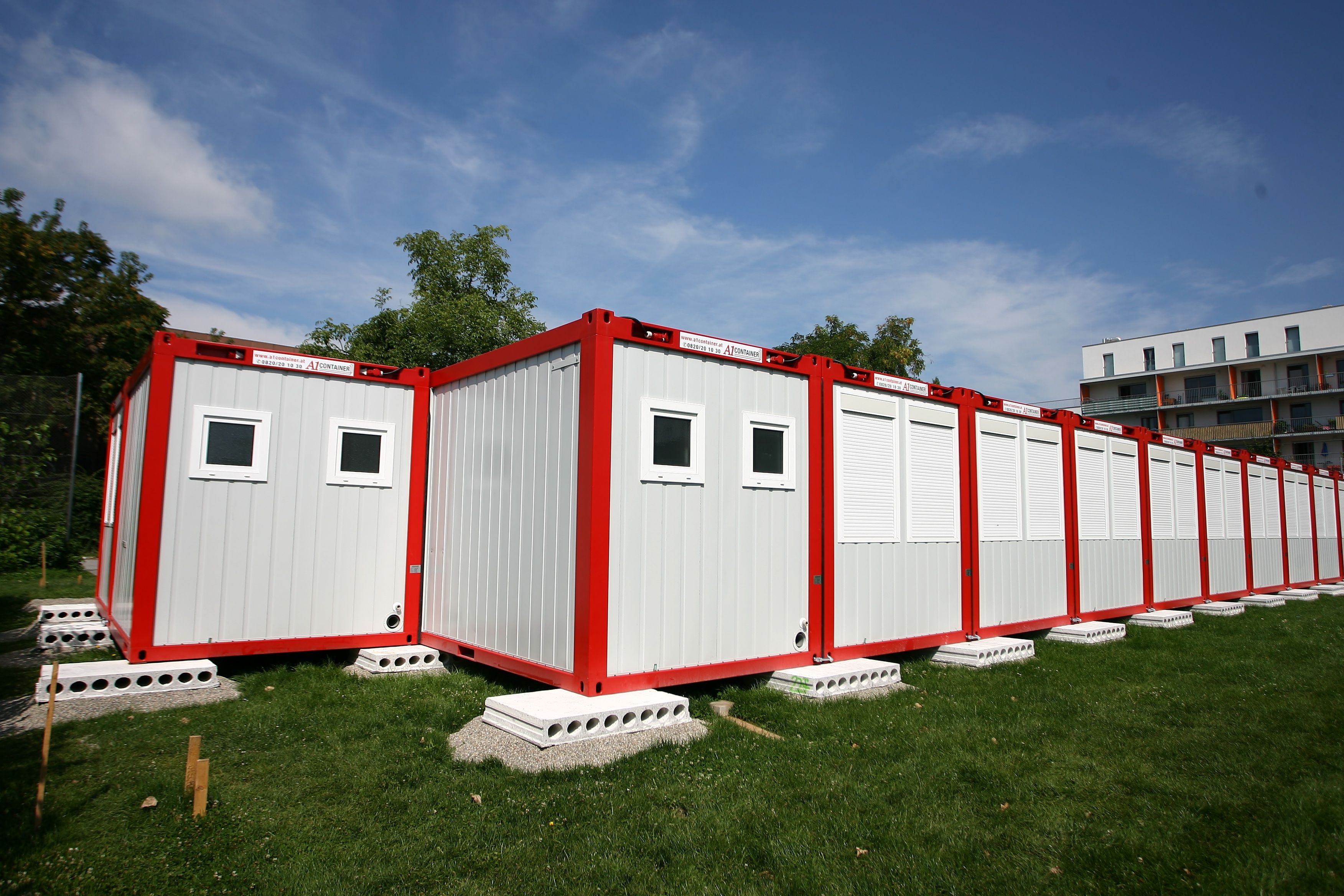 Schüler werden aus Platzmangel in Containern unterrichtet.&nbsp;