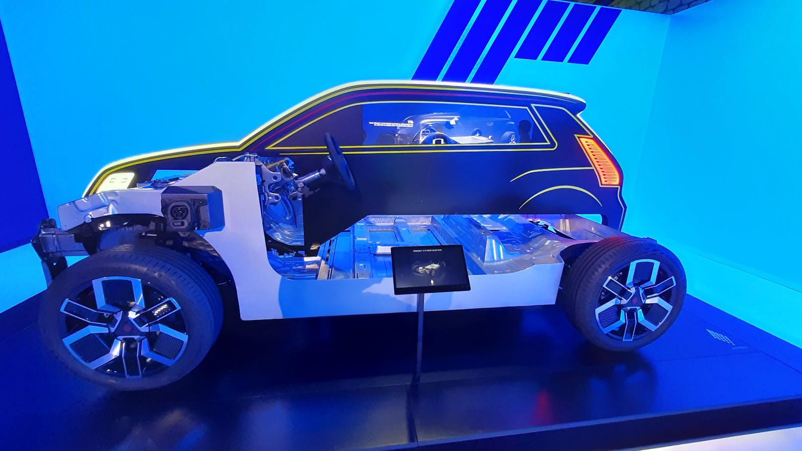 Basis für den R5 ist die neue Ampere-Plattform AmpR Small für Elektrofahrzeuge im Kleinwagensegment.