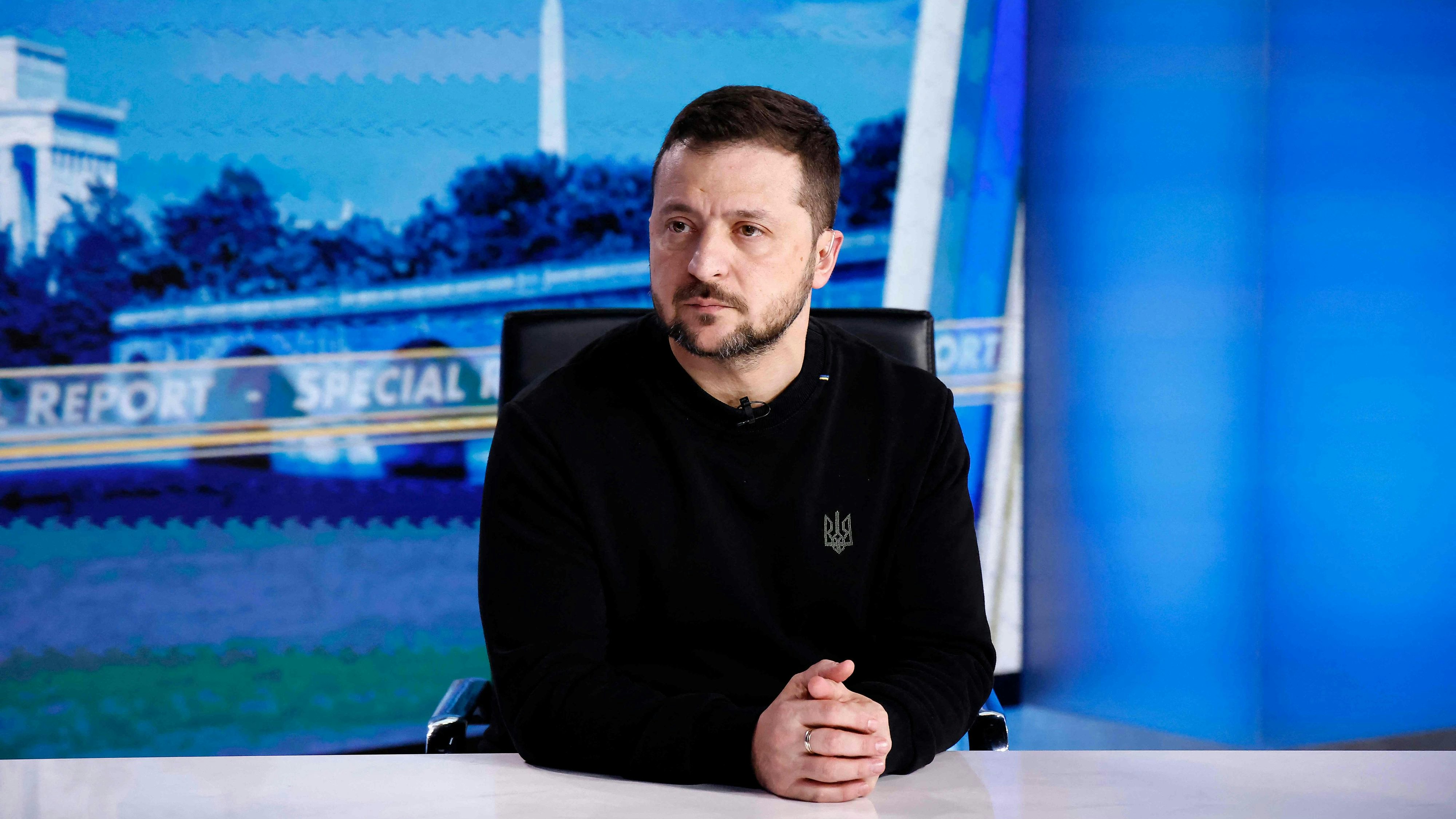 Nicht der erste Auftritt in Fox News: Zuletzt hatte Wolodimir Selenski gegenüber von Bret Baier in dessen Studio in Washington gesessen. (12. Dezember 2023).