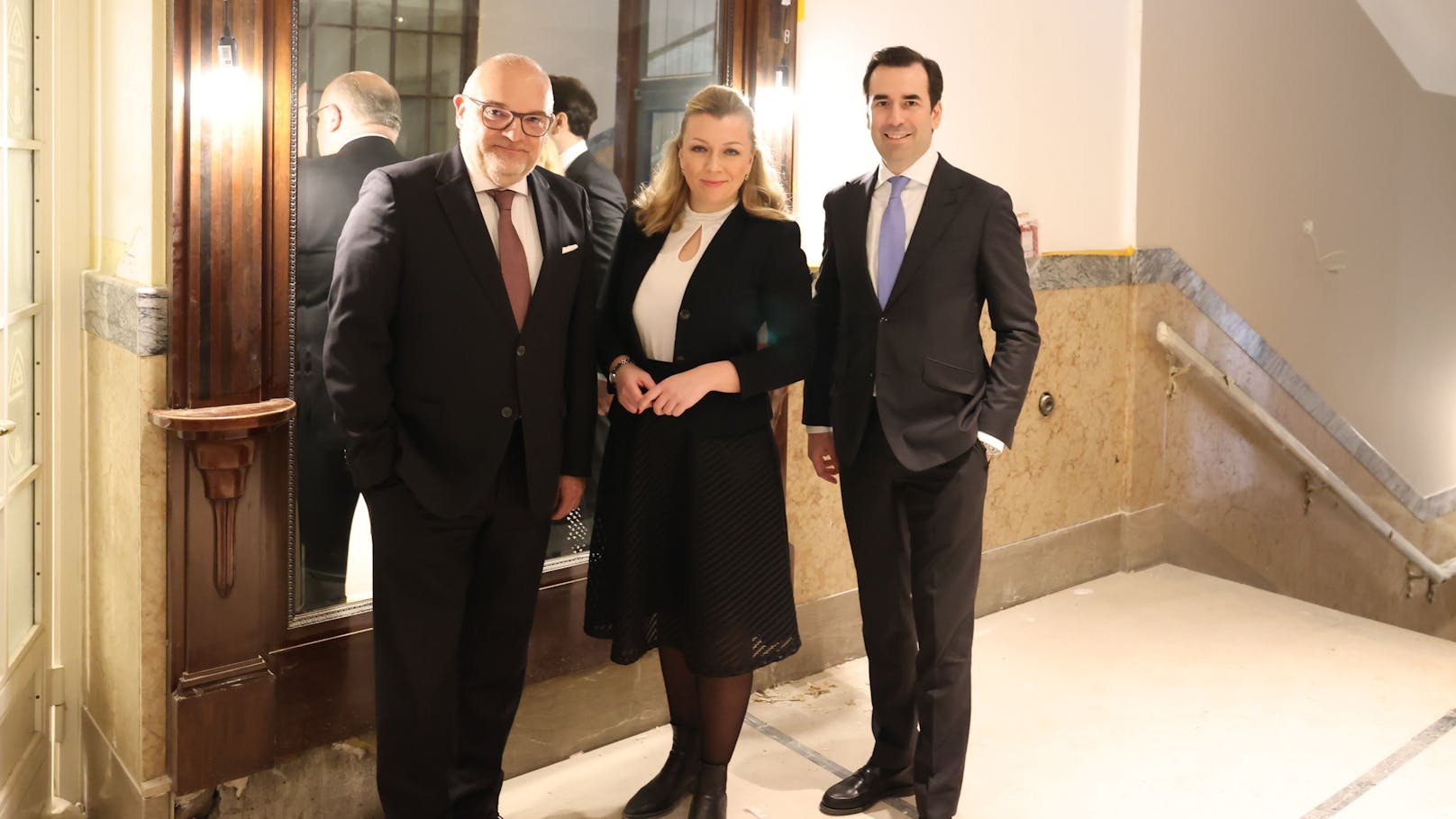 Verkehrsbuero Hotellerie-Chef Michael Kröger, Hoteldirektorin Julia Eibensteiner und Martin Winkler, Vorstandsvorsitzender des Verkehrsbueros (v. li.).