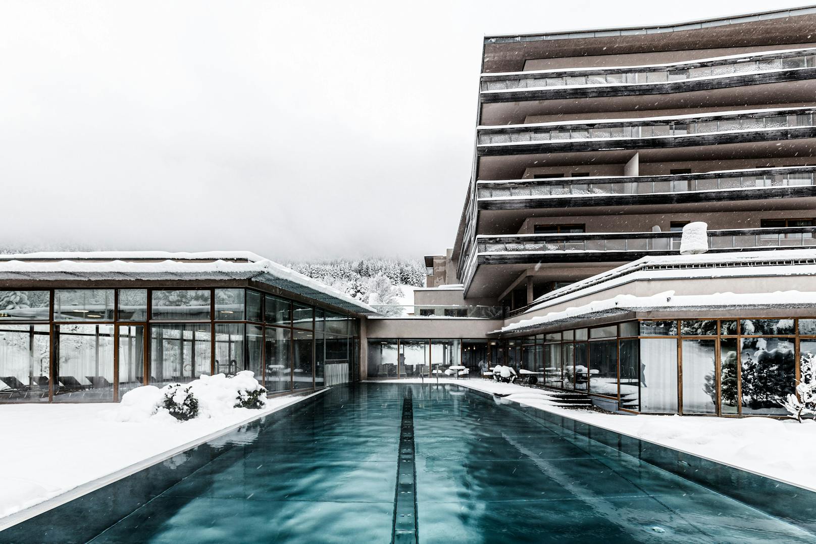 Der Außenpool im Winter - ein ganz besonderes Erlebnis.