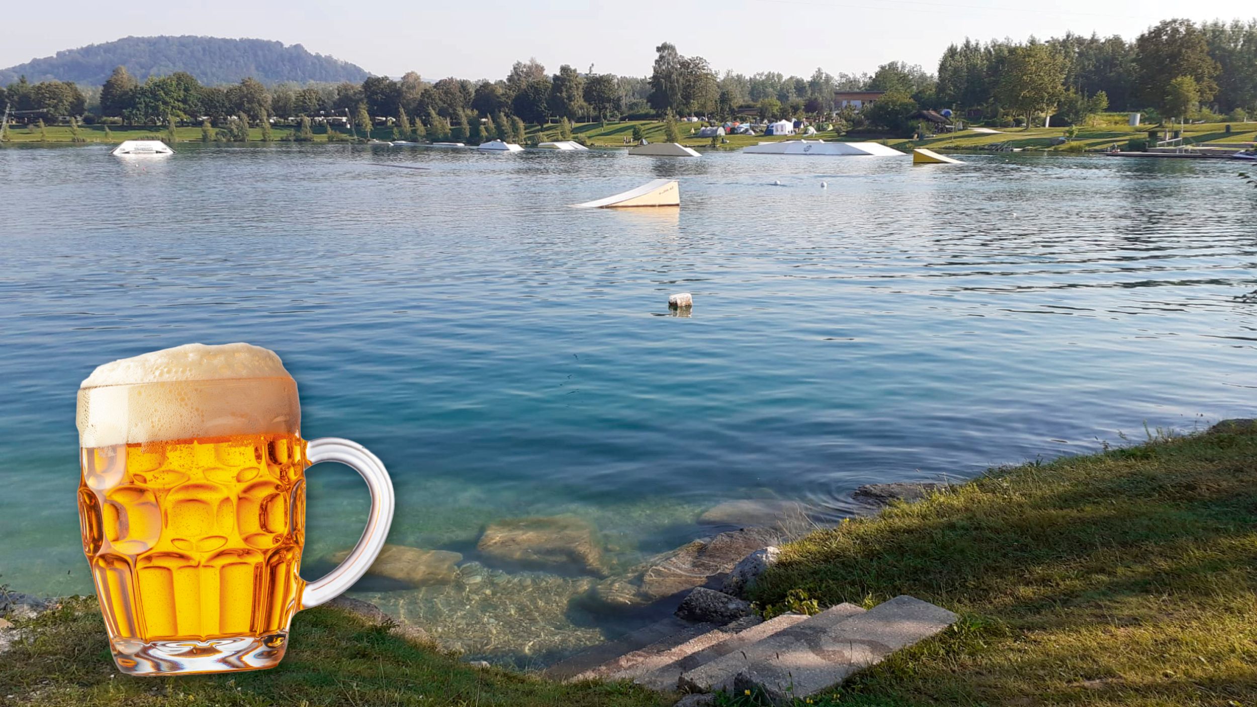 Am Ausee bei Linz wurde Bier und andere Getränke ausgeschenkt. Der Betrieb ist jetzt pleite.