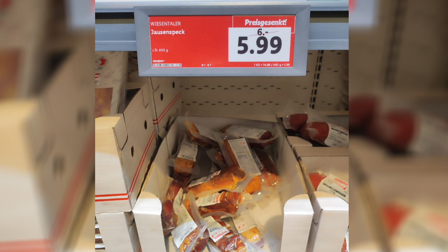 Der Niederösterreicher kann die Rabatt-Aktion kaum ernst nehmen, da es sich bei der Preisreduzierung lediglich um einen Cent handelt.