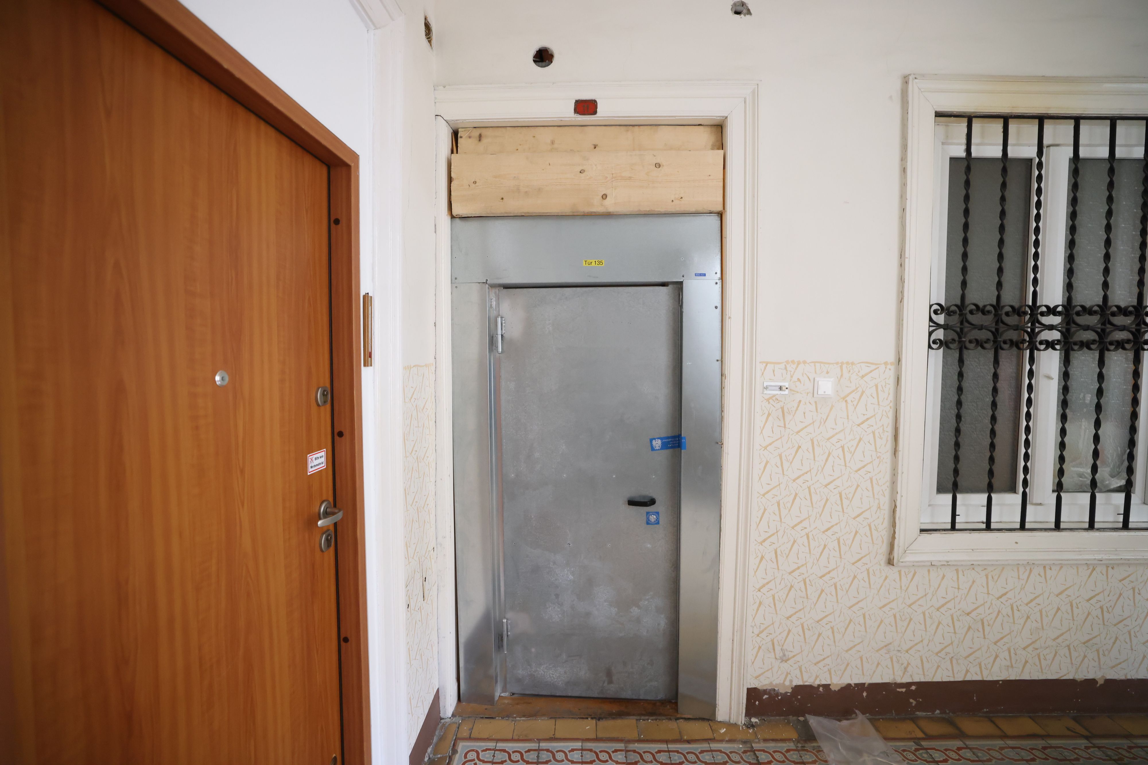 Hinter dieser Tür wurde die Leiche des 27-Jährigen entdeckt.