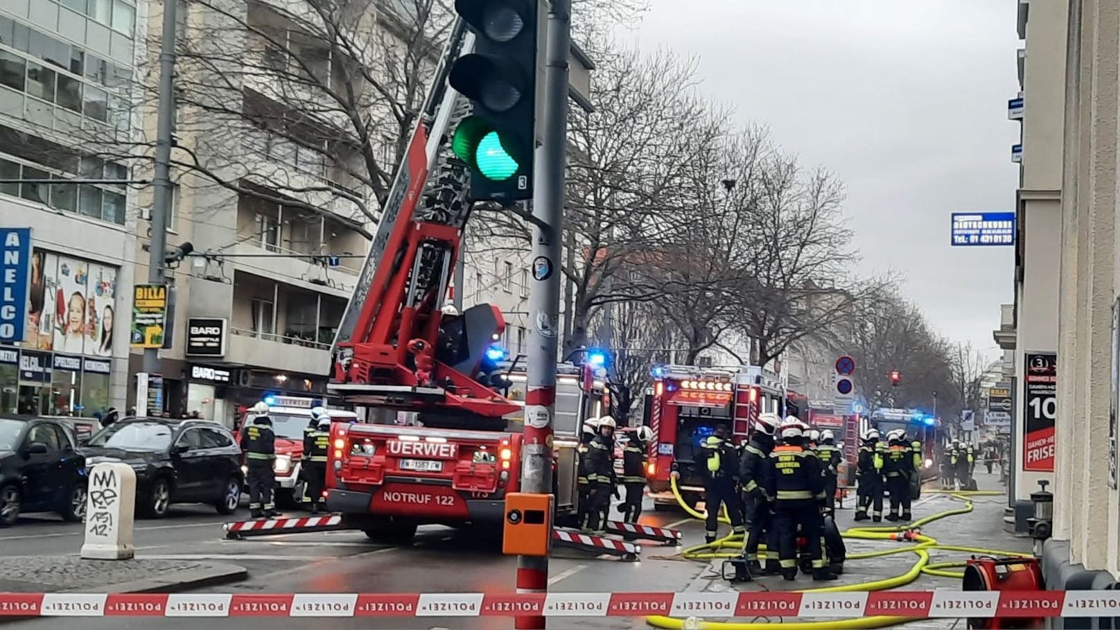 Feuer in Wien fordert Verletzte, Öffis stehen still