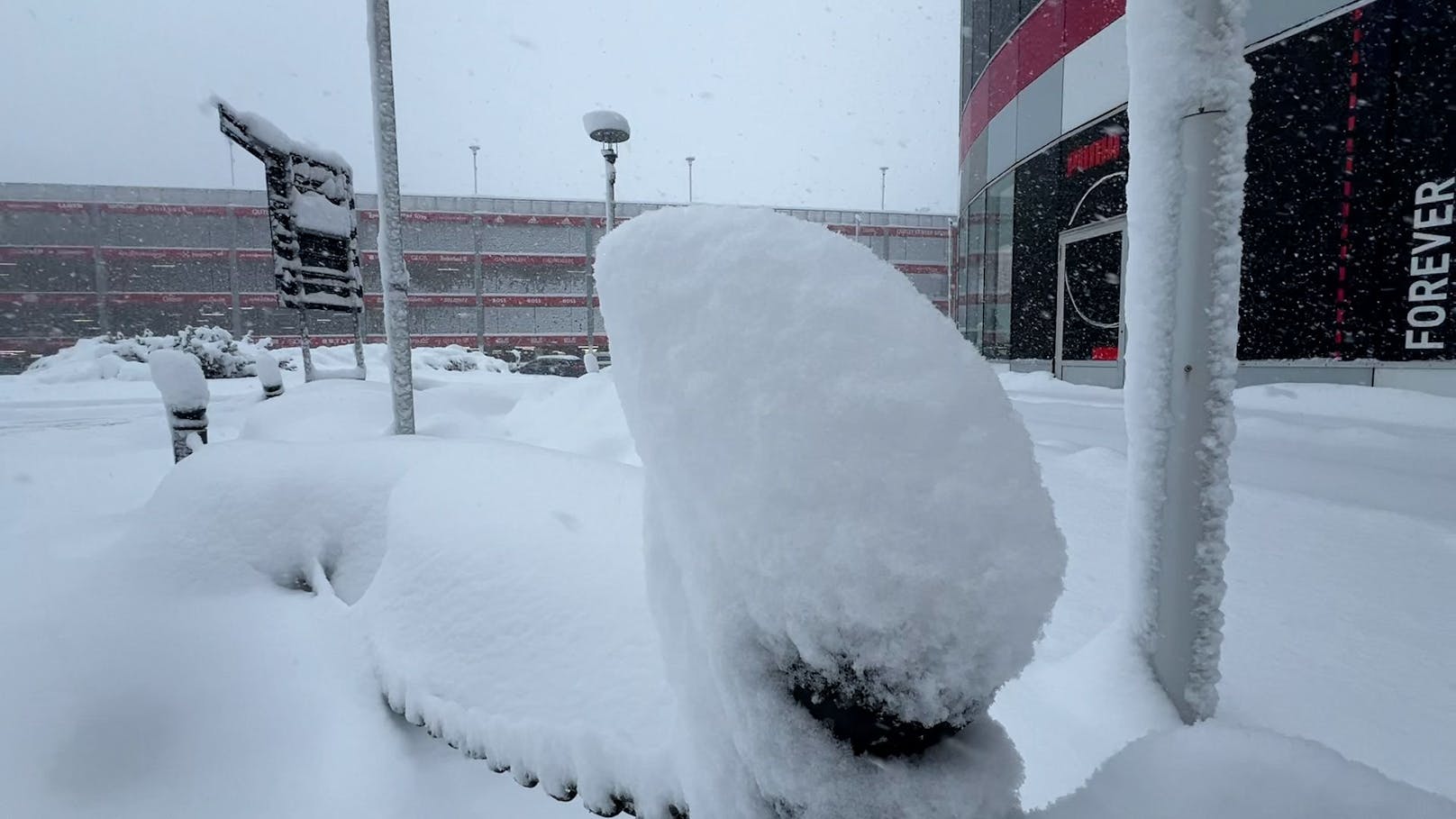 Am Freitag (23.02.2024) kam es in Teilen Österreichs zu einem regelrechten Winter-Comeback mit gehörig viel Neuschnee. 