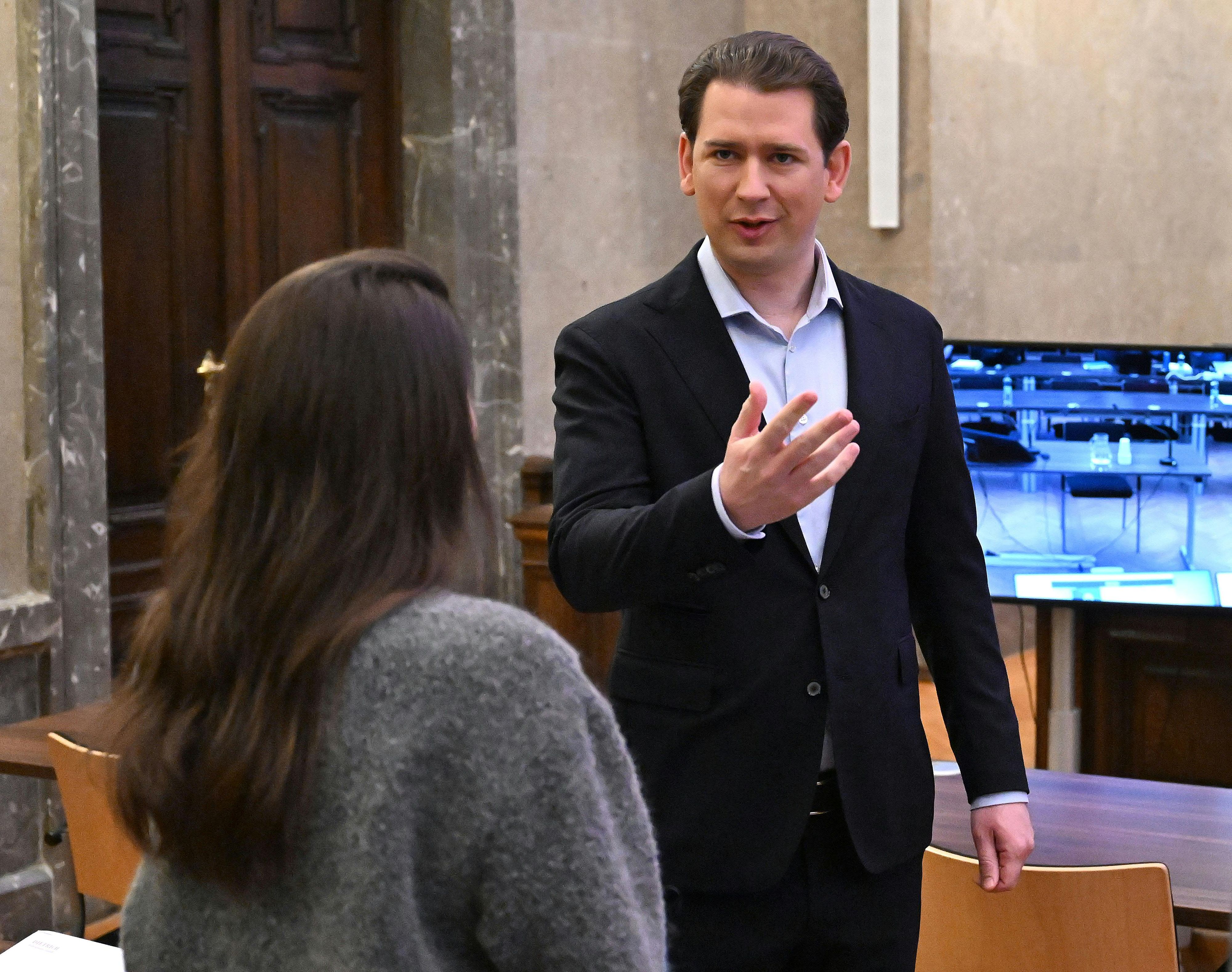 Ohne Krawatte - so erschien Sebastian Kurz am Freitag vor Gericht. 