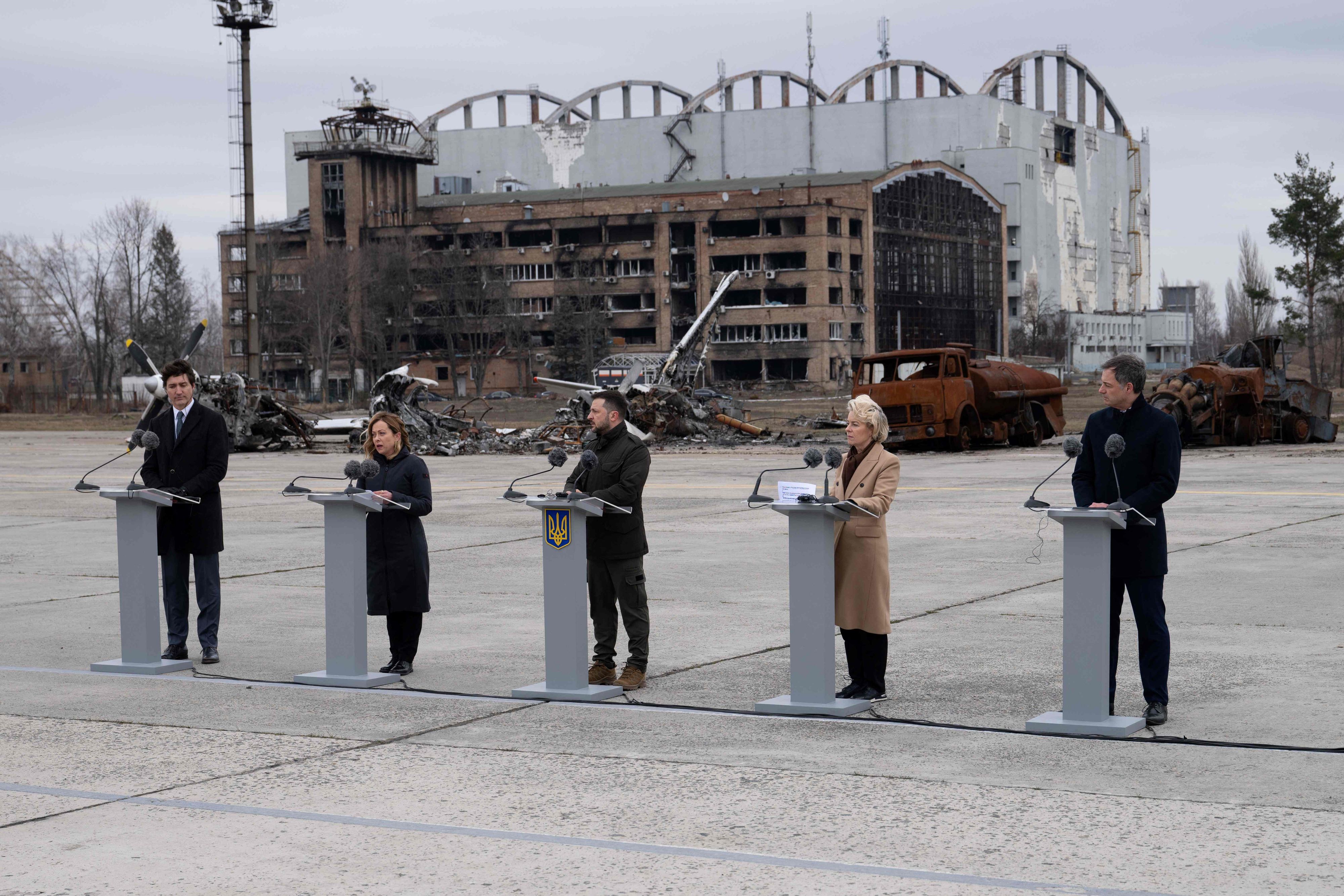 Viele ranghohe Politikerinnen und Politiker sind zudem nach Kiew gereist, so etwa Ursula von der Leyen, Justin Trudeau und Giorgia Meloni.