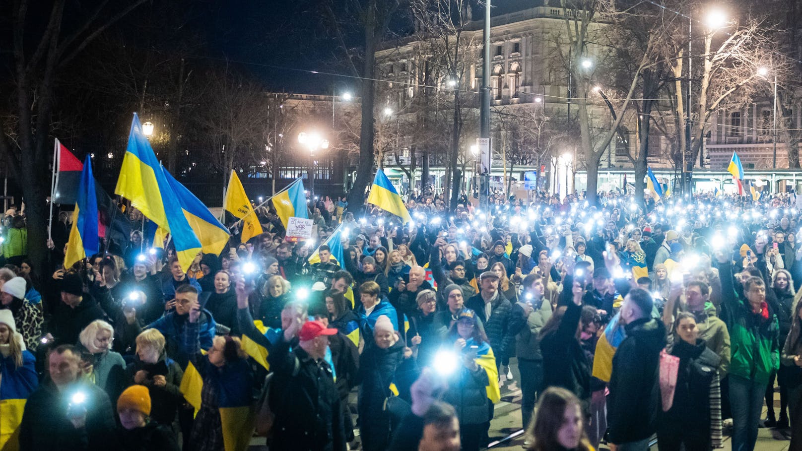 Selbst Russen protestieren gegen Ukraine-Krieg in Wien