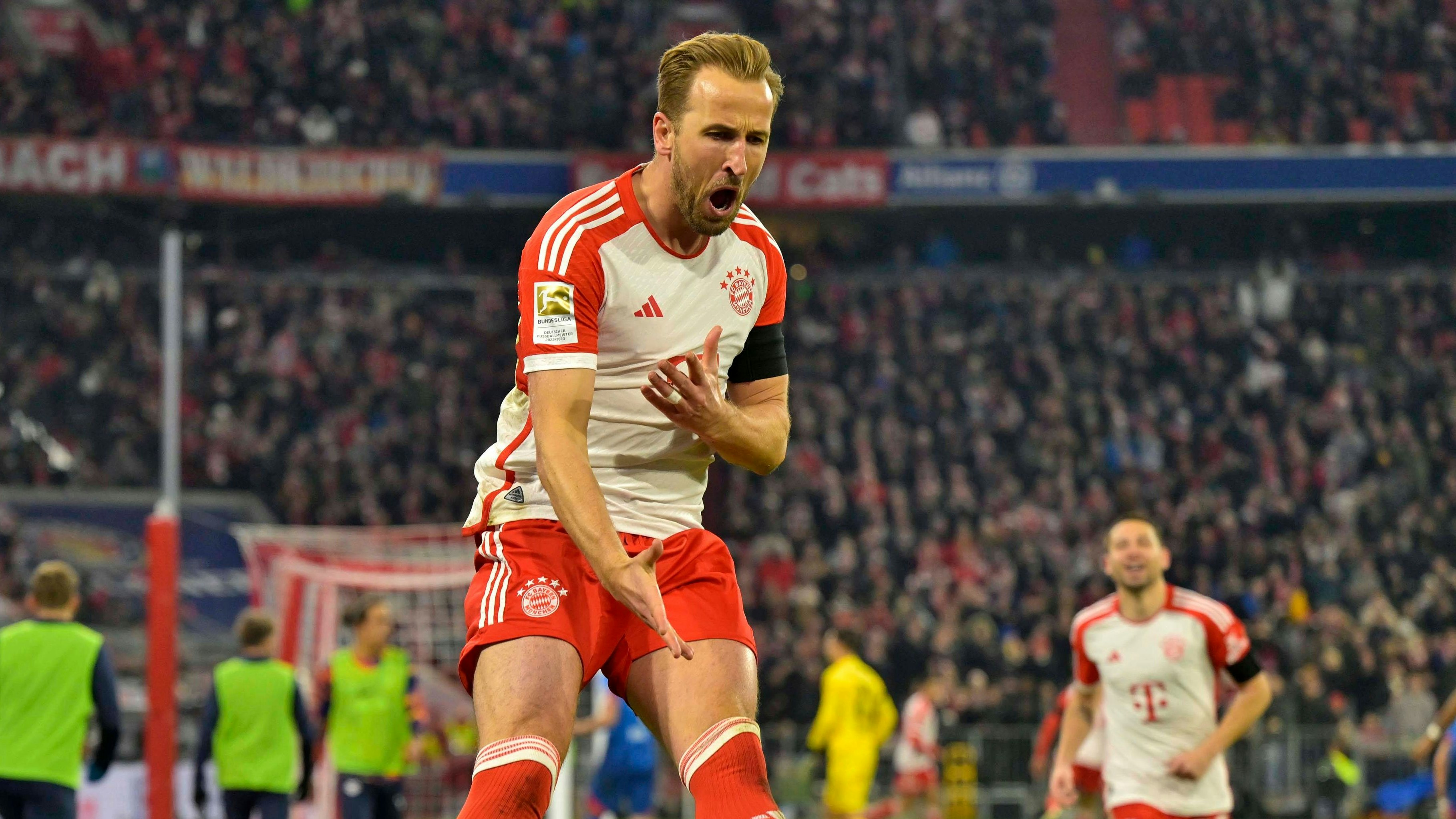 Bayern-Torjäger Harry Kane jubelt gegen RB Leipzig. 