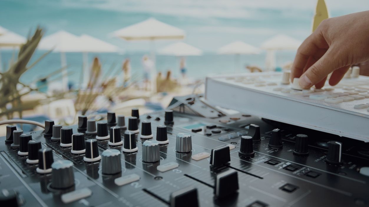 Der Hobby-DJ lebte seit mehreren Jahren auf der thailändischen Insel Kho Phangan. 