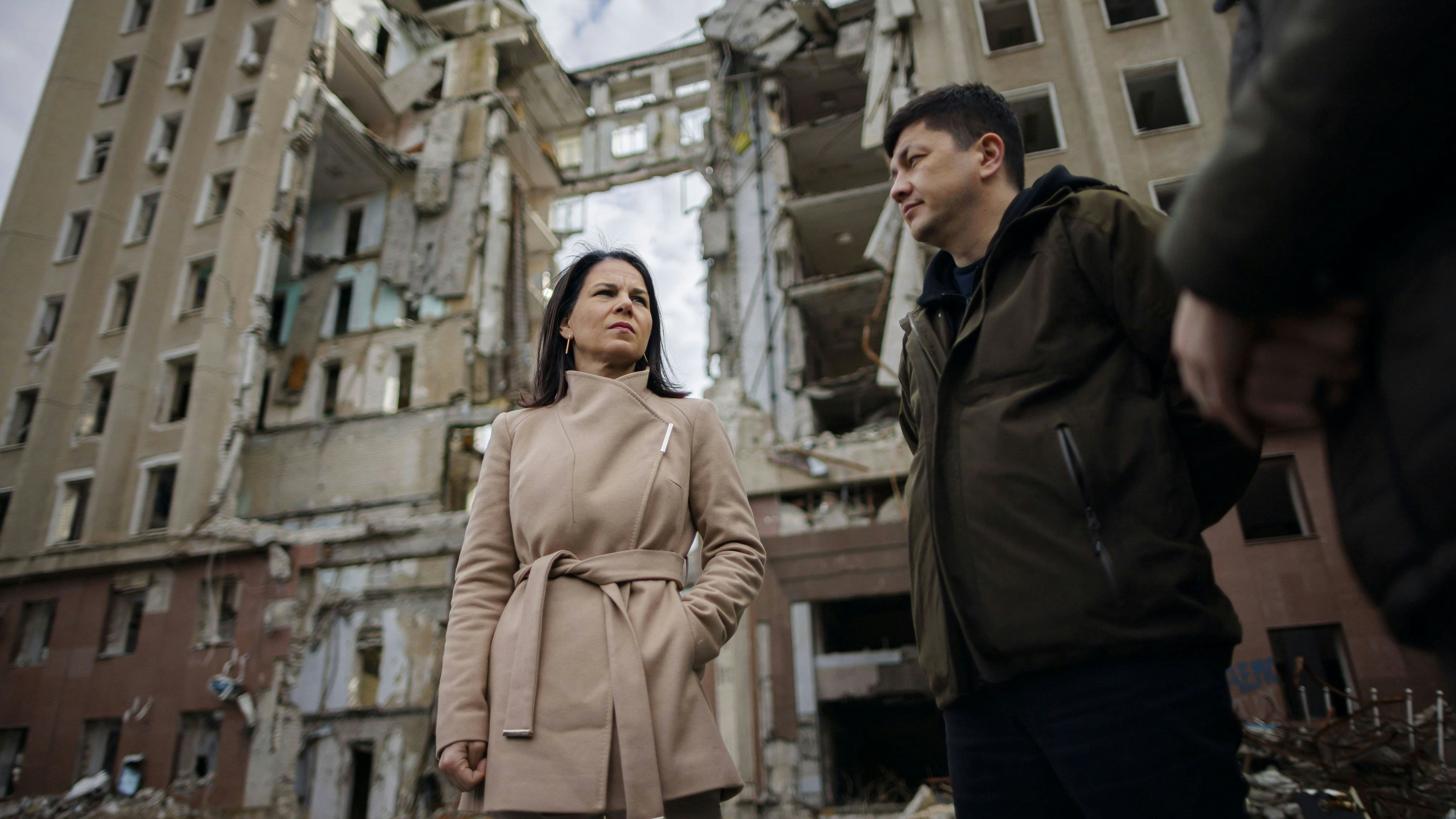 Die deutsche Außenministerin Annalena Baerbock wurde bei einem Besuch in der Ukraine von einer russischen Aufklärungsdrohne verfolgt.