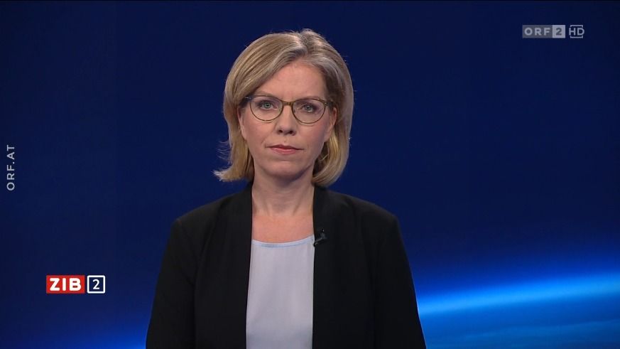 Energieministerin Leonore Gewessler (Grüne) am späten Sonntagabend in der ORF-