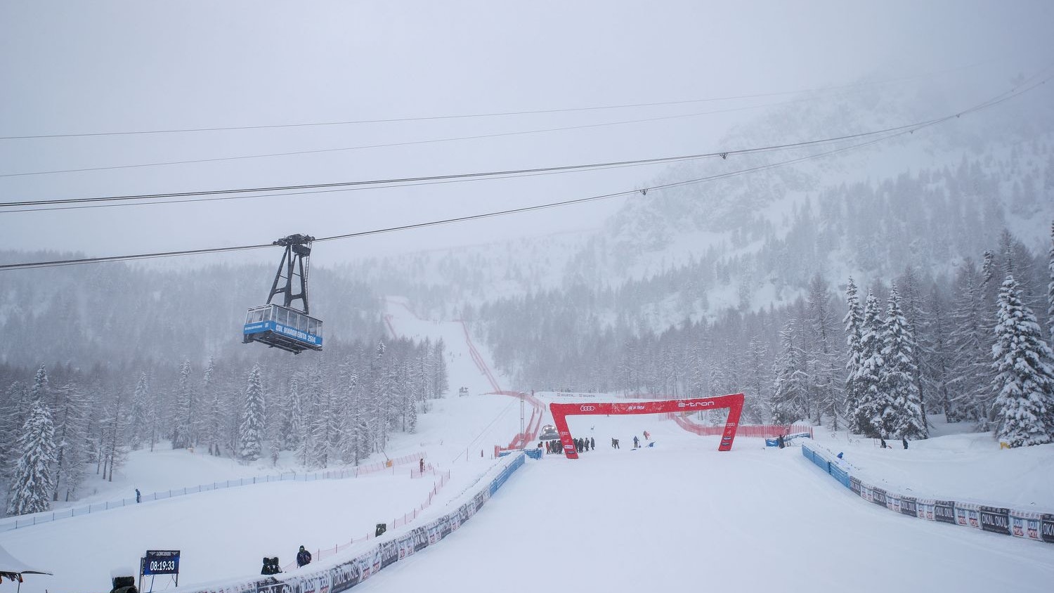 Schneemassen verhindern in Val di Fassa die Speedrennen der Damen.
