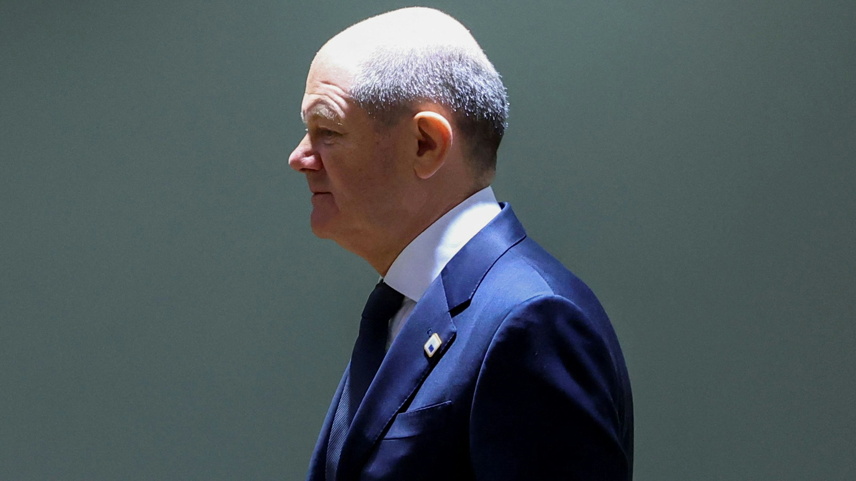 Noch nie vertrauten die deutschen Bürger einem Kanzler so wenig wie Olaf Scholz.