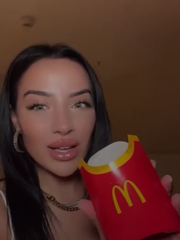 "Da ist jemand aufmerksam", betont Leyla, während sie die Pommes isst, die Mike ihr mitgebracht hat.