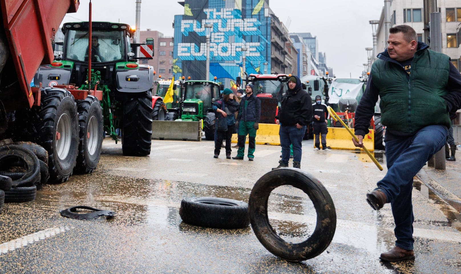 Am 26. Februar 2024 eskalierte ein Bauernprotest in Brüssel. Es kam zu wüsten Straßenschlachten mit der Polizei.