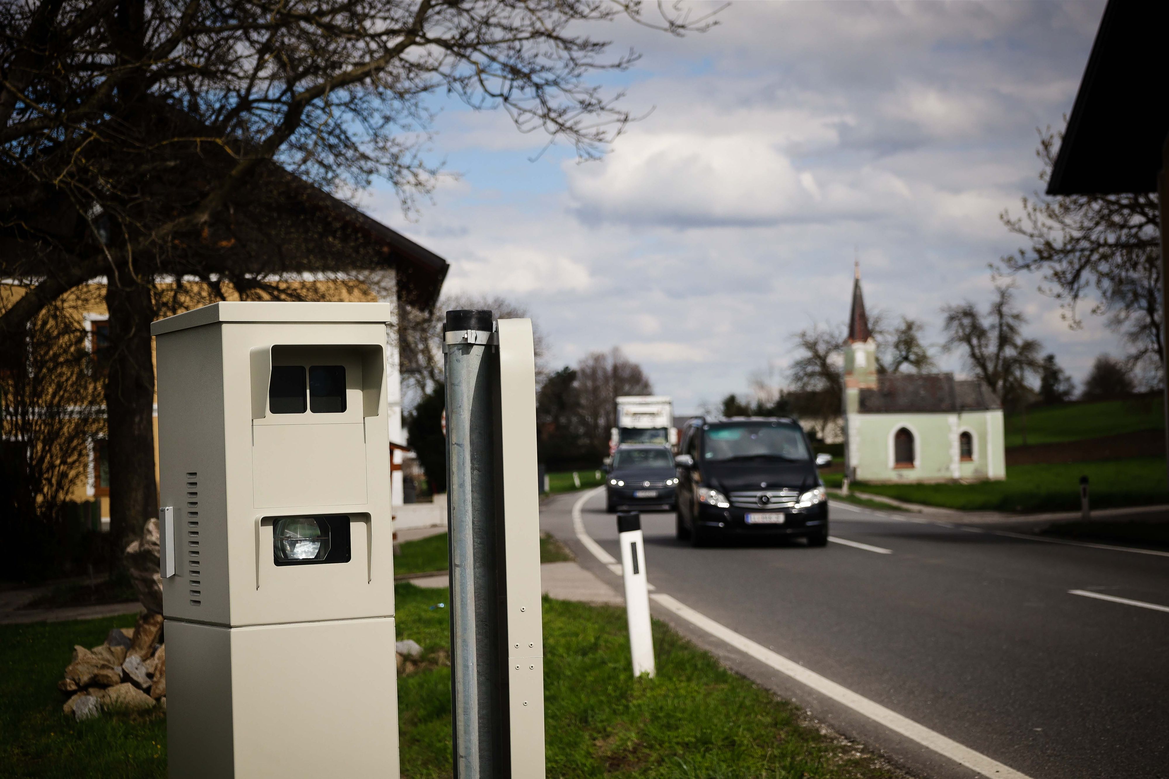 Dieses Radargerät in Weng (Bez. Braunau) blitzt regelmäßig Lenker.
