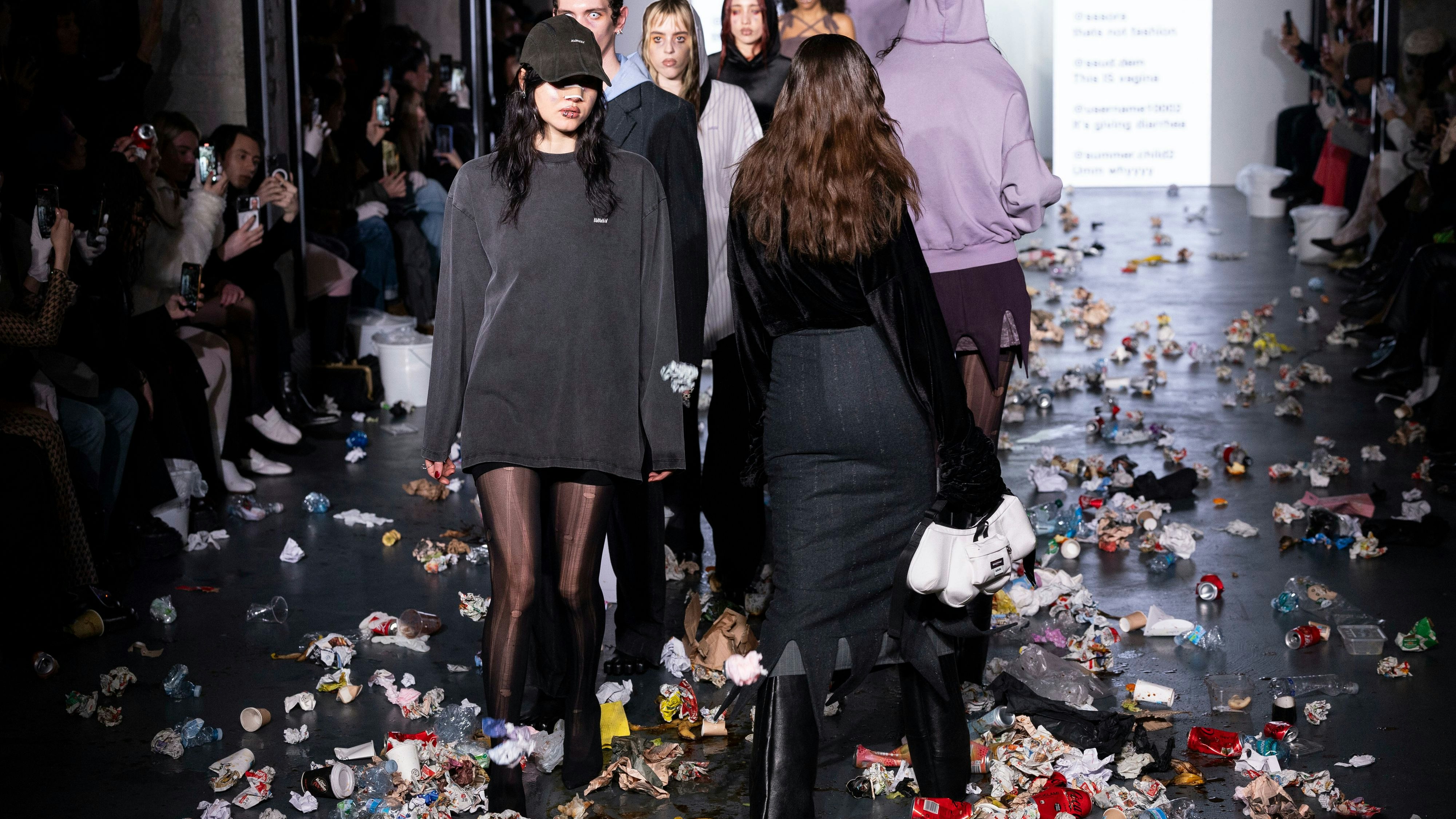 Nach der Show muss hier erstmal groß sauber gemacht werden…