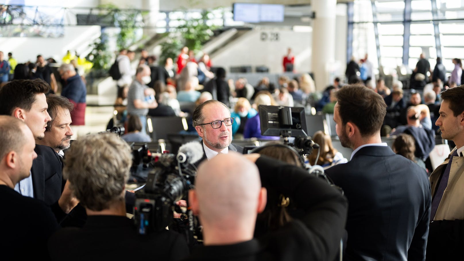 Großes Interesse und Aufgebot an Medien für Schallenbergs Nahost-Reise