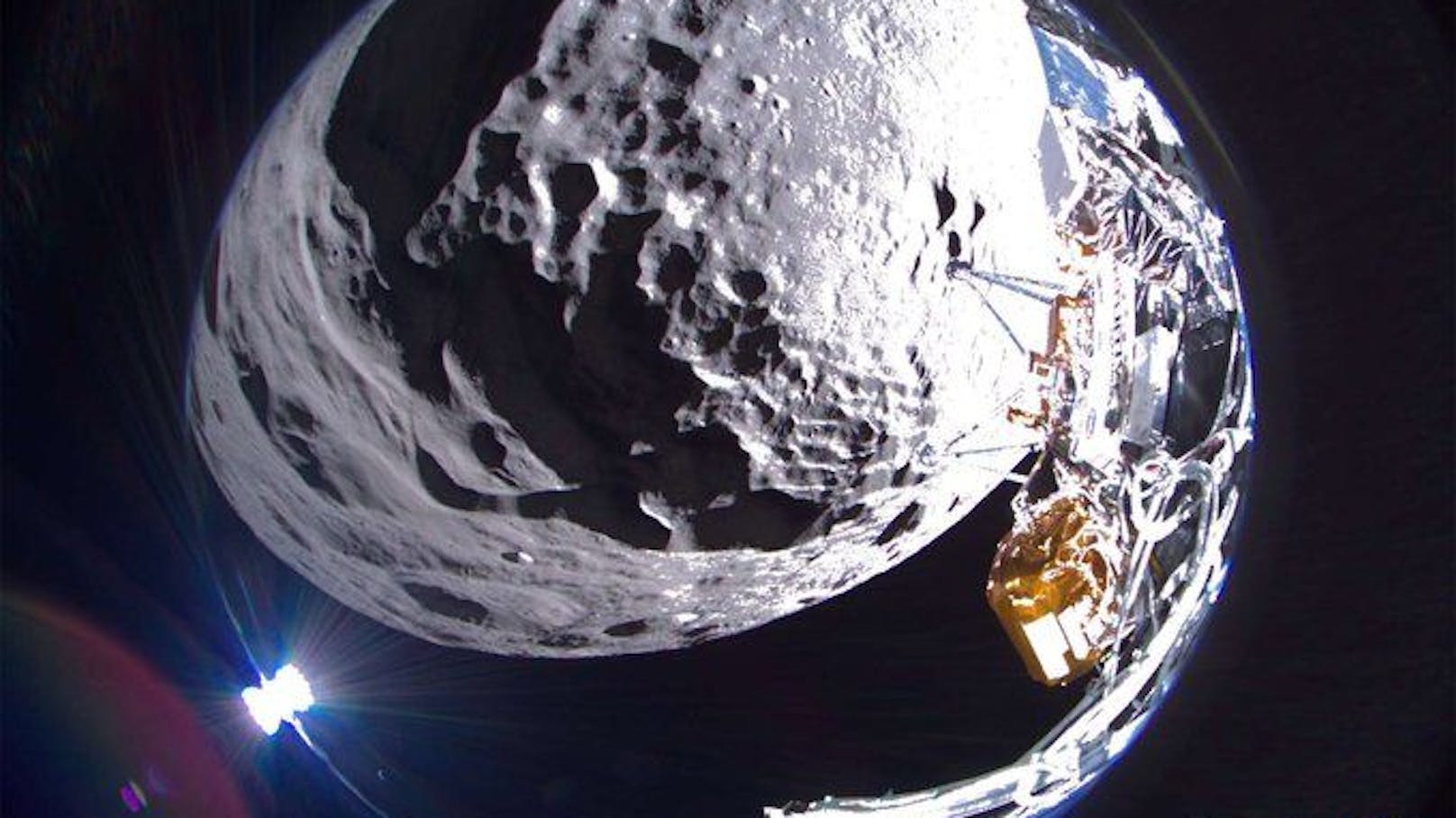 Die ersten Bilder der Mondlandung vom vergangenen Donnerstag wurden publiziert.