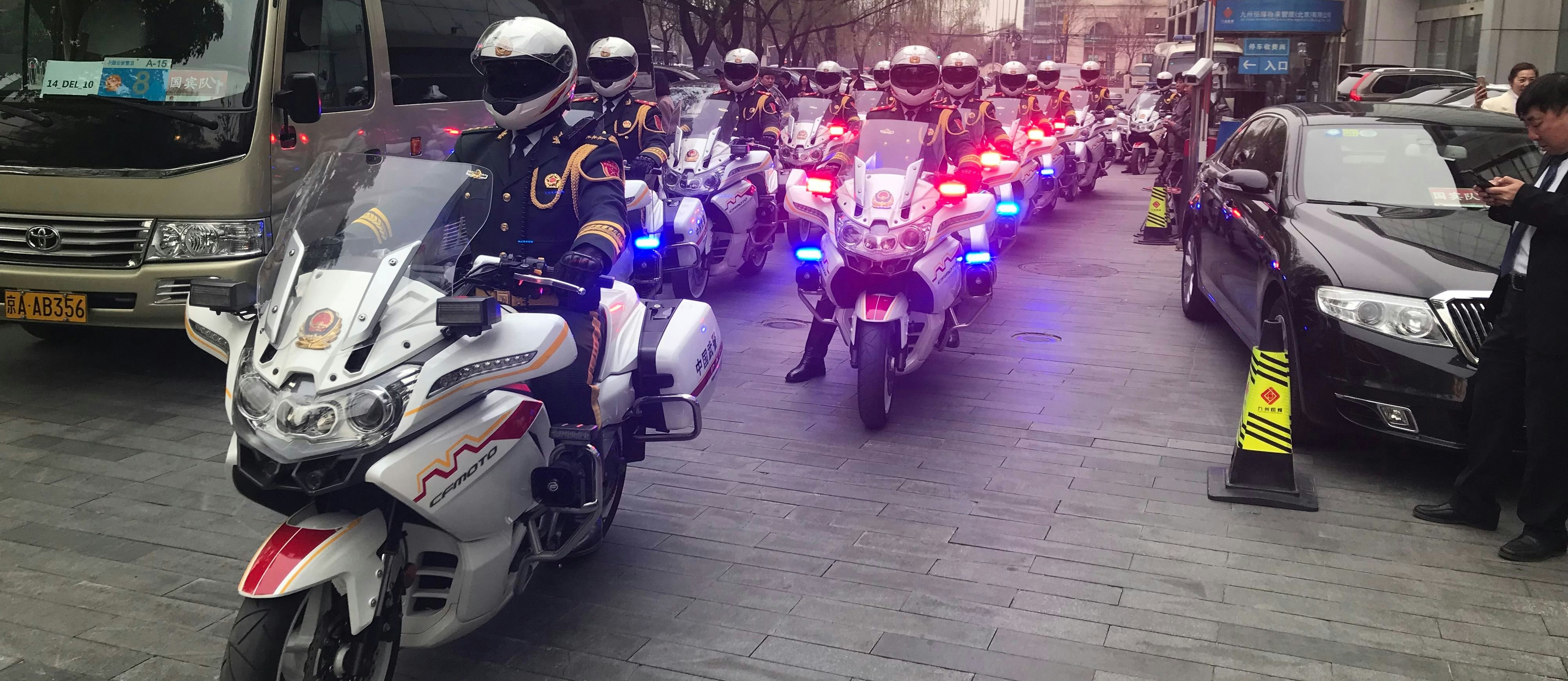 Polizei-Eskorte in Peking, April 2018