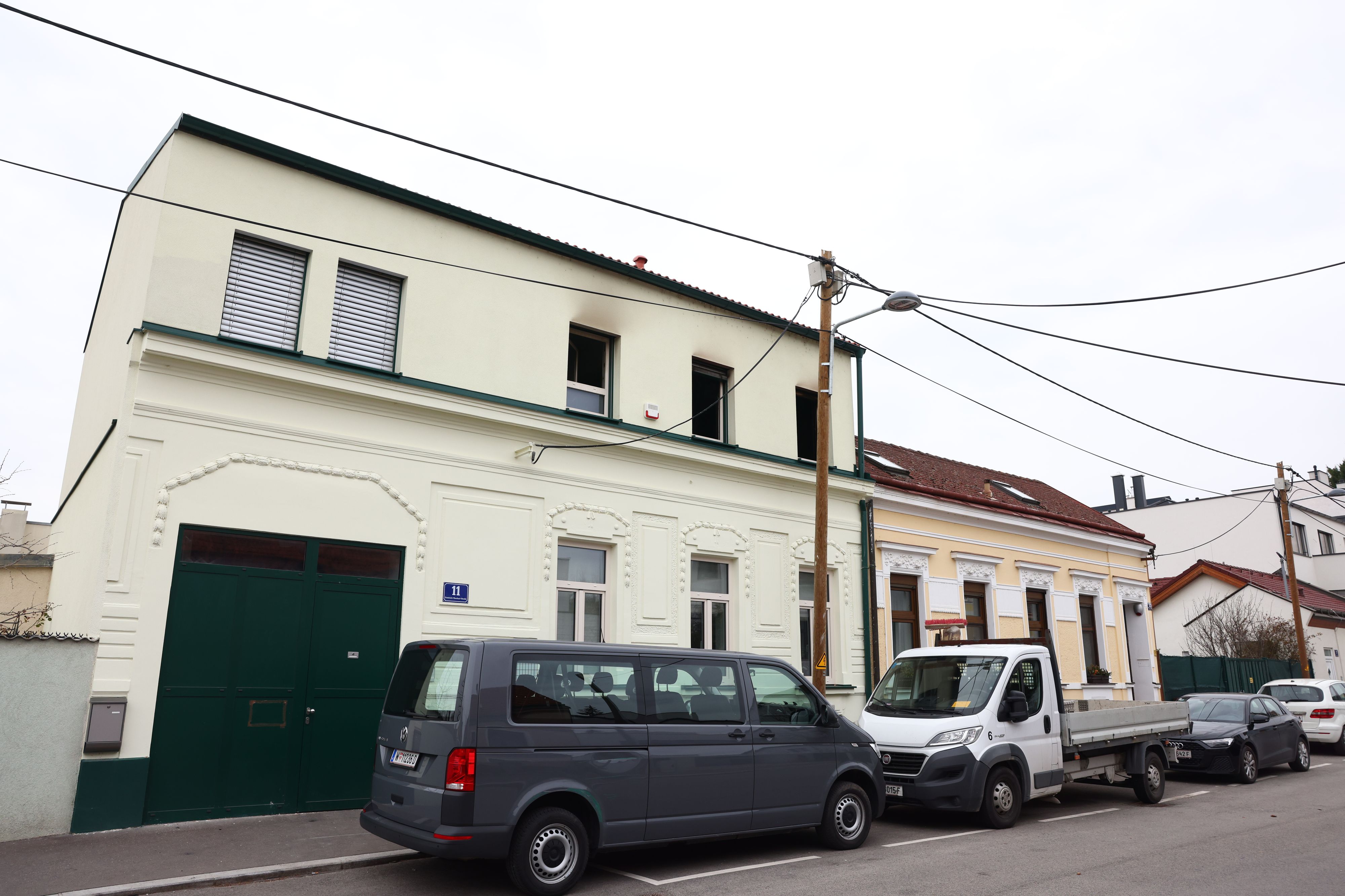 Das Feuer brach in der Friedrich-Manhart-Straße in Floridsdorf aus.