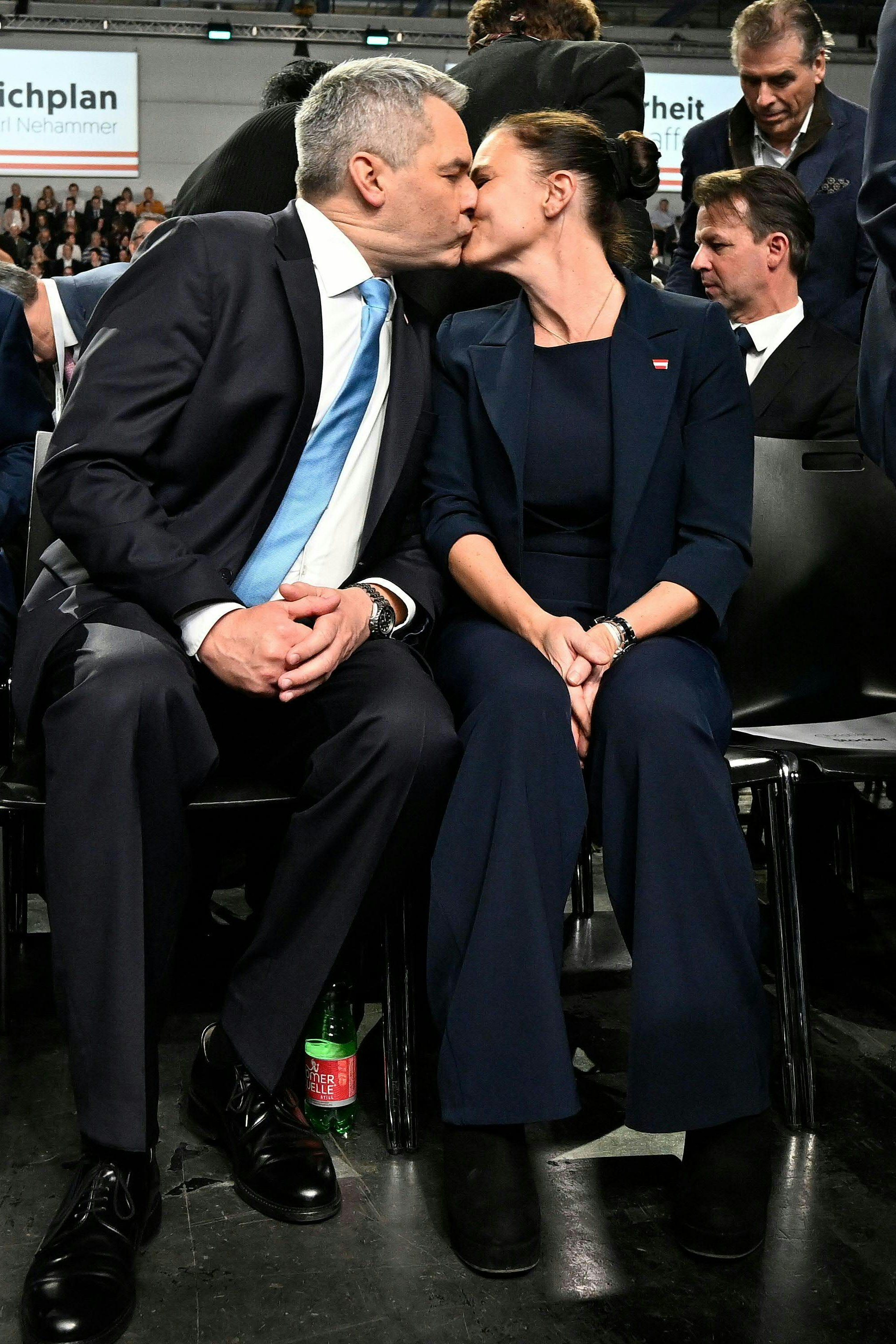 ÖVP-Bundeskanzler Karl Nehammer (hier mit Ehefrau Katharina) präsentiert am 26. Jänner 2024 in Wels seinen "Österreichplan" 