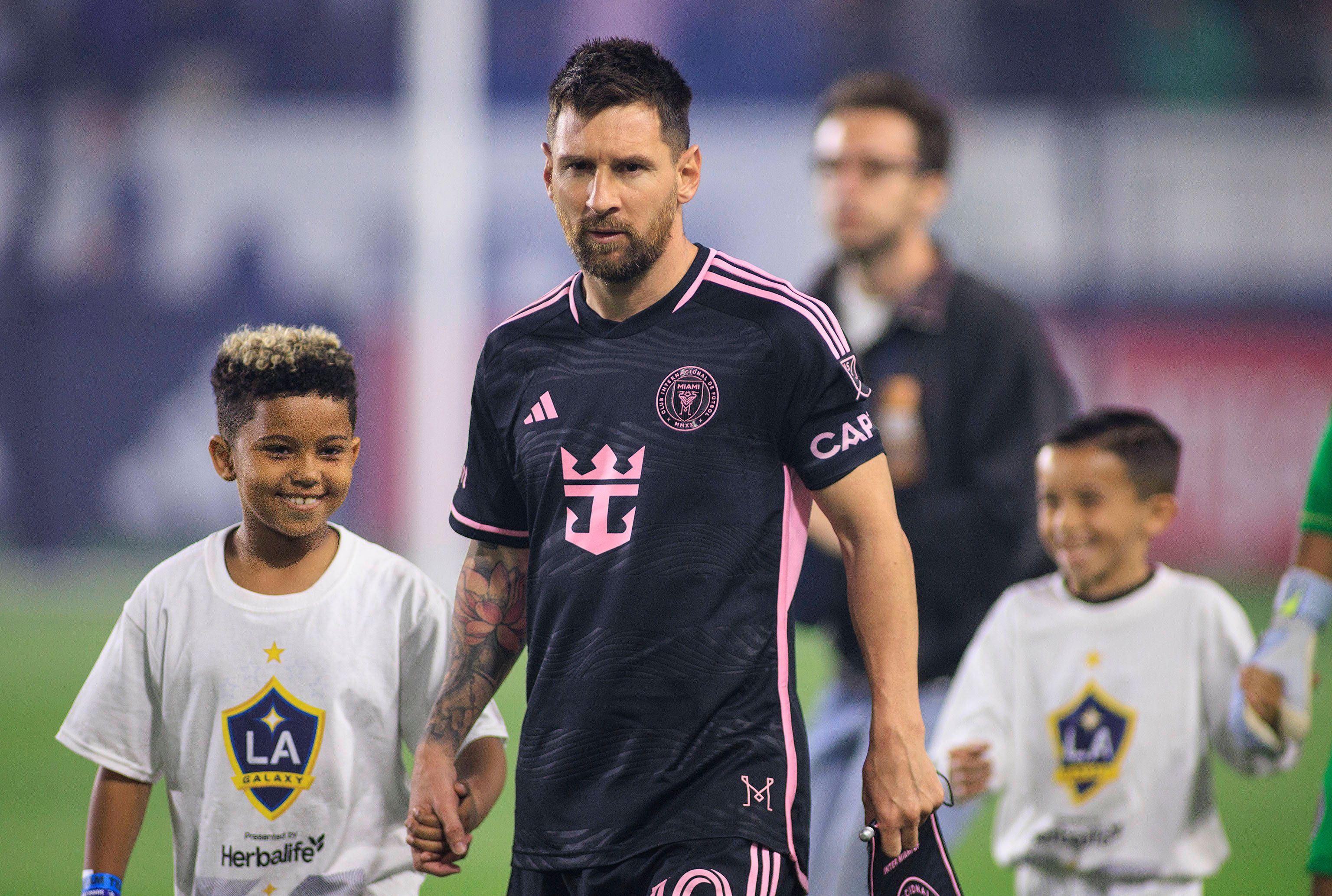 Superstar Lionel Messi und Saint West.