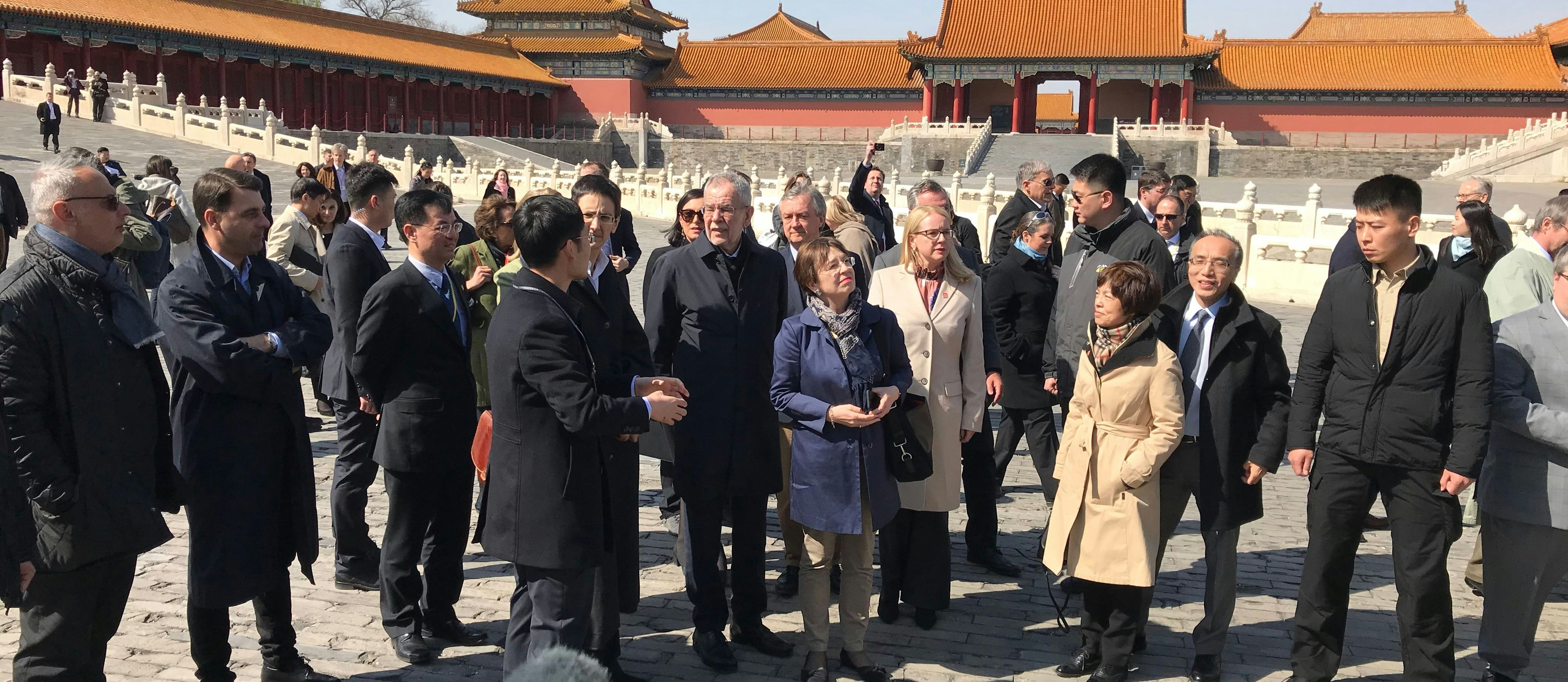 Bundespräsident Alexander Van der Bellen mit Delegation während eines Besuchs in der Verbotenen Stadt im Rahmen eines Staatsbesuchs am 7. April 2018 in Peking
