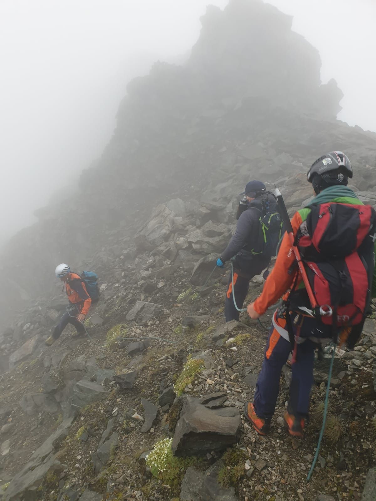 Gerade bei den aktuell milden Temperaturen wird in den Bergen zu äußerster Vorsicht geraten.