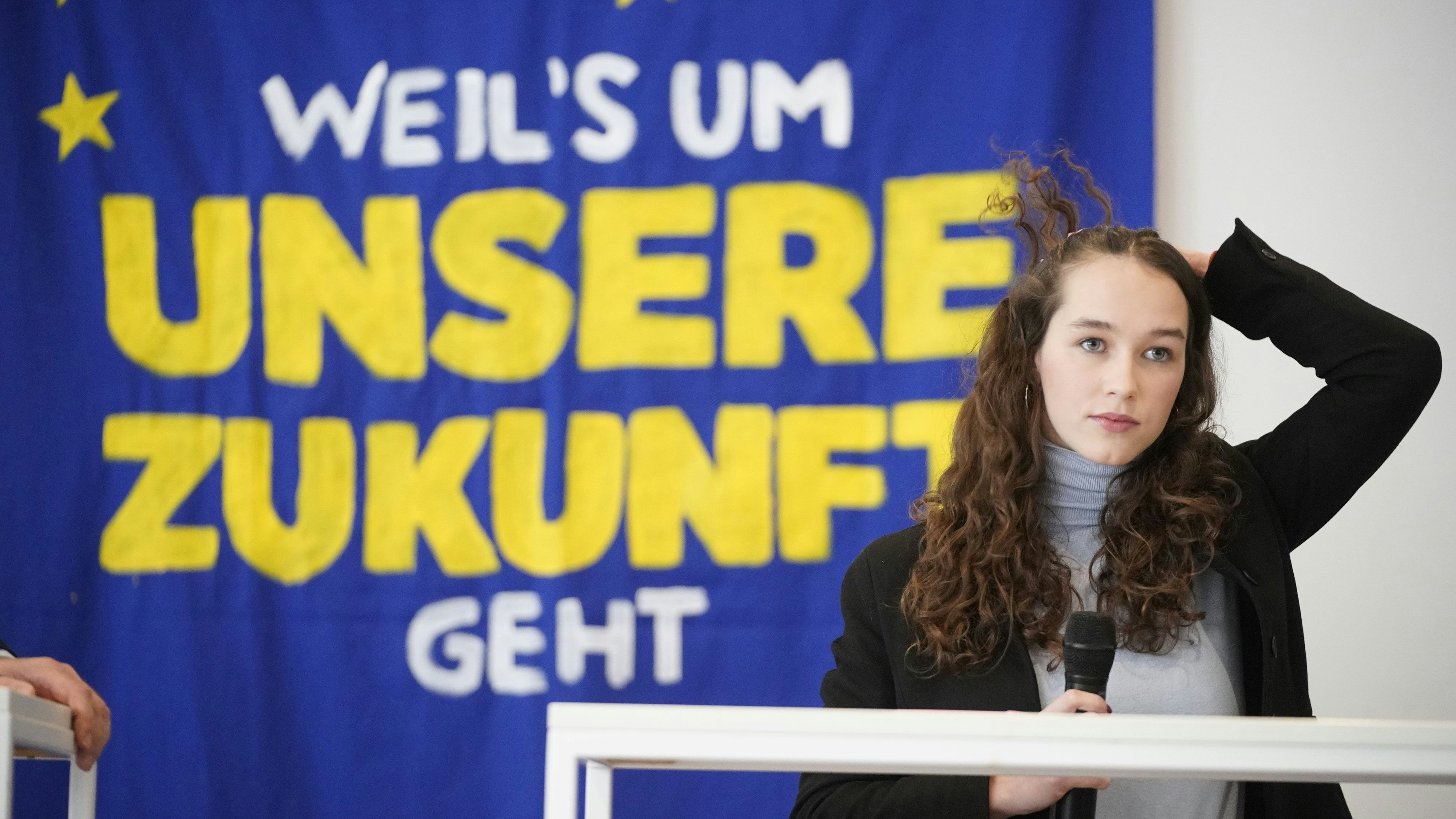 Am 22. Jänner 2024 stellte Grünen-Chef Werner Kogler Lena Schilling als Spitzenkandidatin seiner Partei für die EU-Wahlen vor