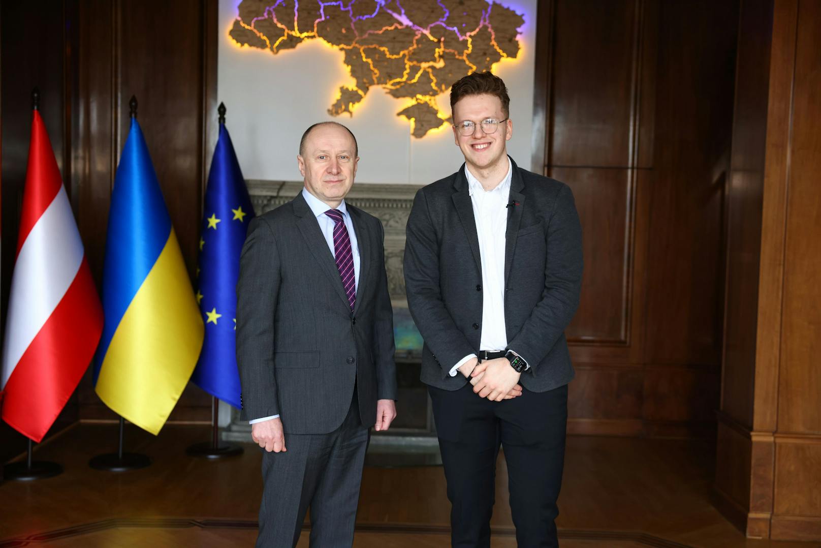 Zwei Jahre nach Ausbruch des Ukraine-Kriegs empfing er <em>"Heute"</em>-Redakteur Nico Kubrak in der ukrainischen Botschaft in Wien.