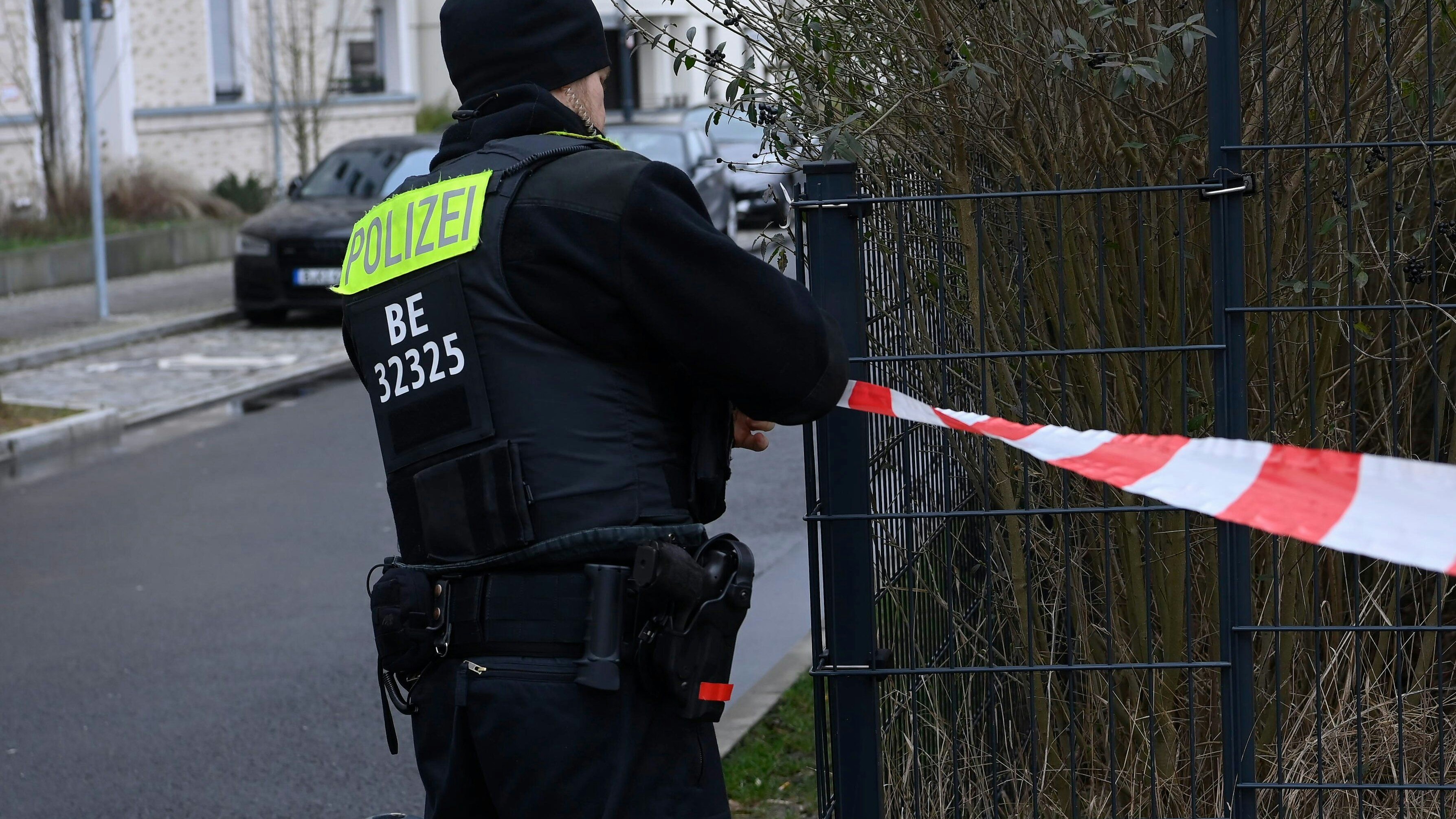 Die Polizei hat den Bereich um den Fundort großräumig abgesperrt. (Symbolbild)