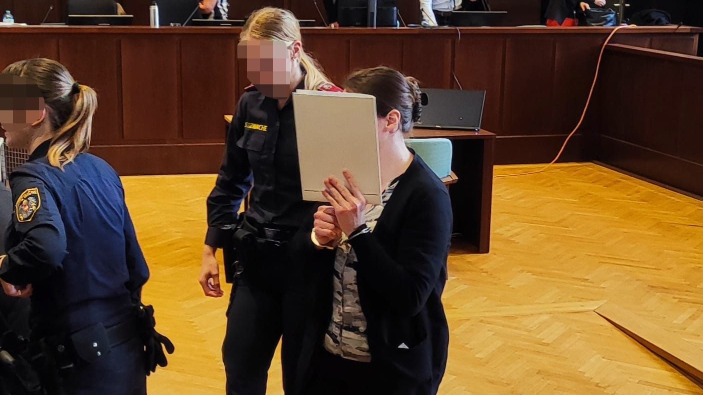 Die Mutter des Opfers vor Gericht in Krems.