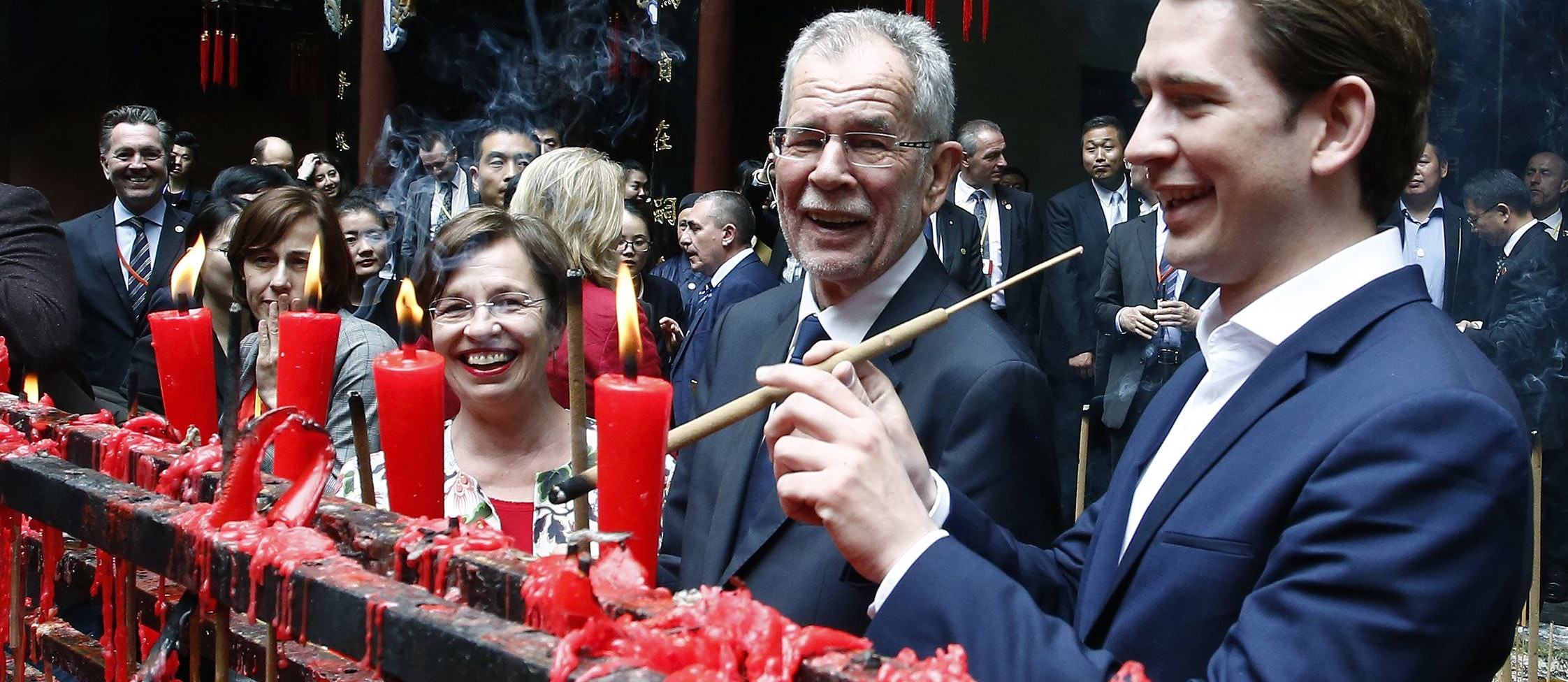 Doris Schmidauer, Bundespräsident Alexander Van der Bellen und Bundeskanzler Sebastian Kurz (r.) beim Besuch des Jianfu Palasts in China 2018