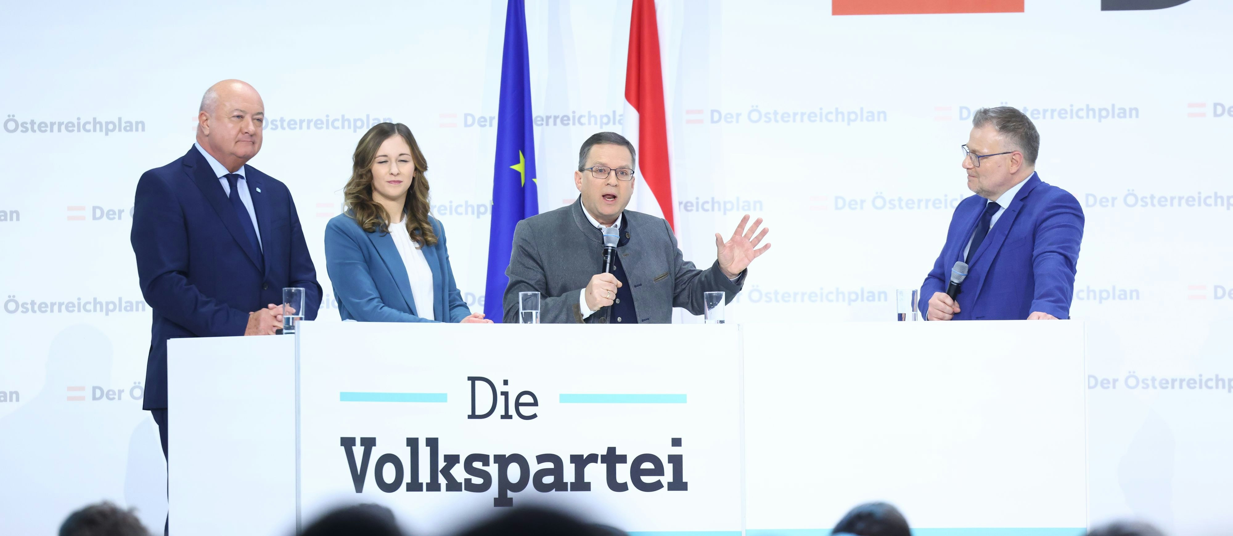Christian Stocker, Claudia Plakolm, August Wöginger: ÖVP-Bundeskanzler Karl Nehammer präsentiert am 26. Jänner 2024 in Wels seinen "Österreichplan" 