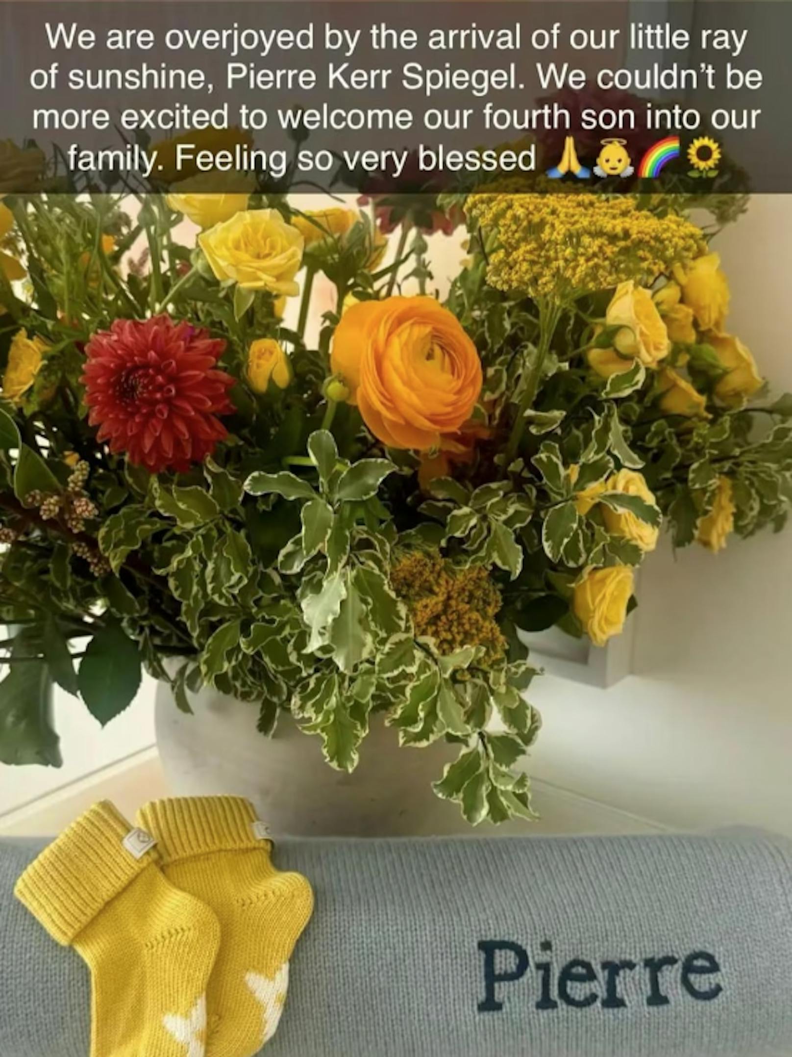 Auf ihrem Snapchat-Account verkündet Kerr die Geburt ihres Sohnes.