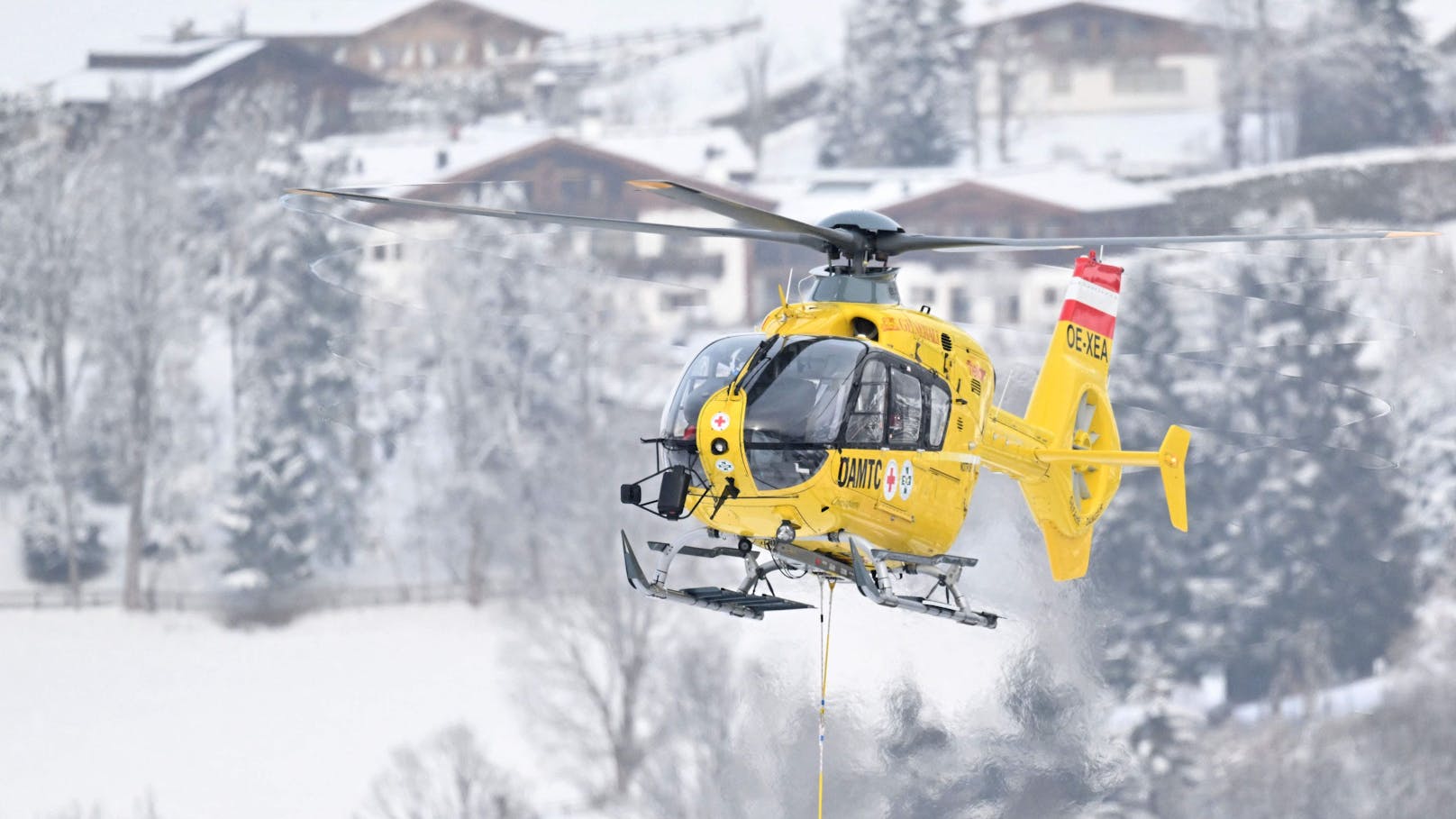 Mann fliegt 27 Meter bei Skiunfall durch die Luft