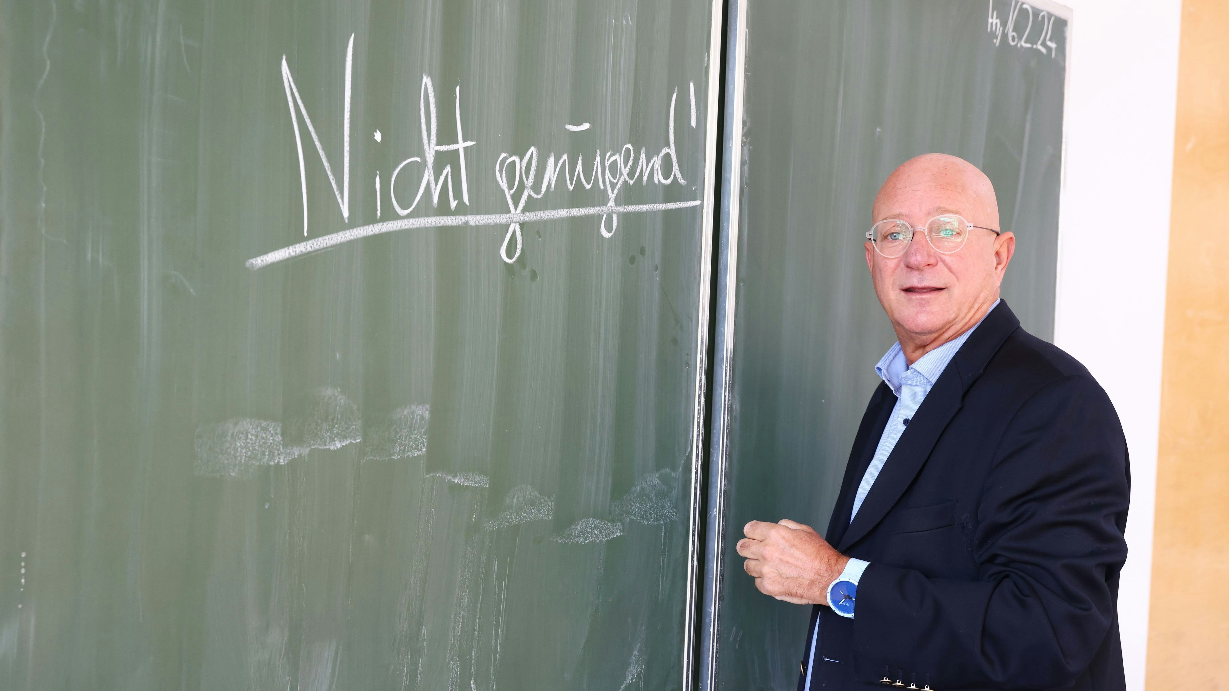 Niki Glattauer ist als ehemaliger Schuldirektor in Wien Experte in Bildungsfragen