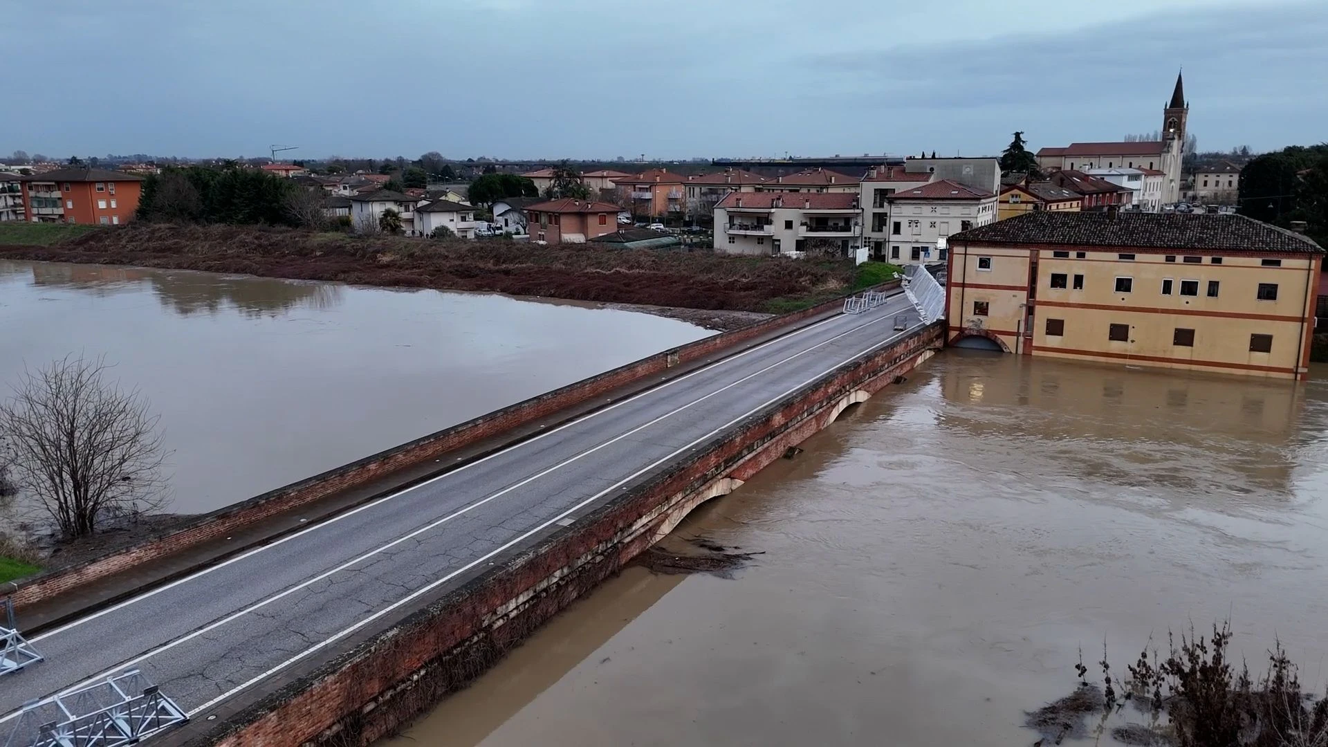 In Norditalien sorgte massiver Niederschlag für eine enorm angespannte Hochwasser-Situation.