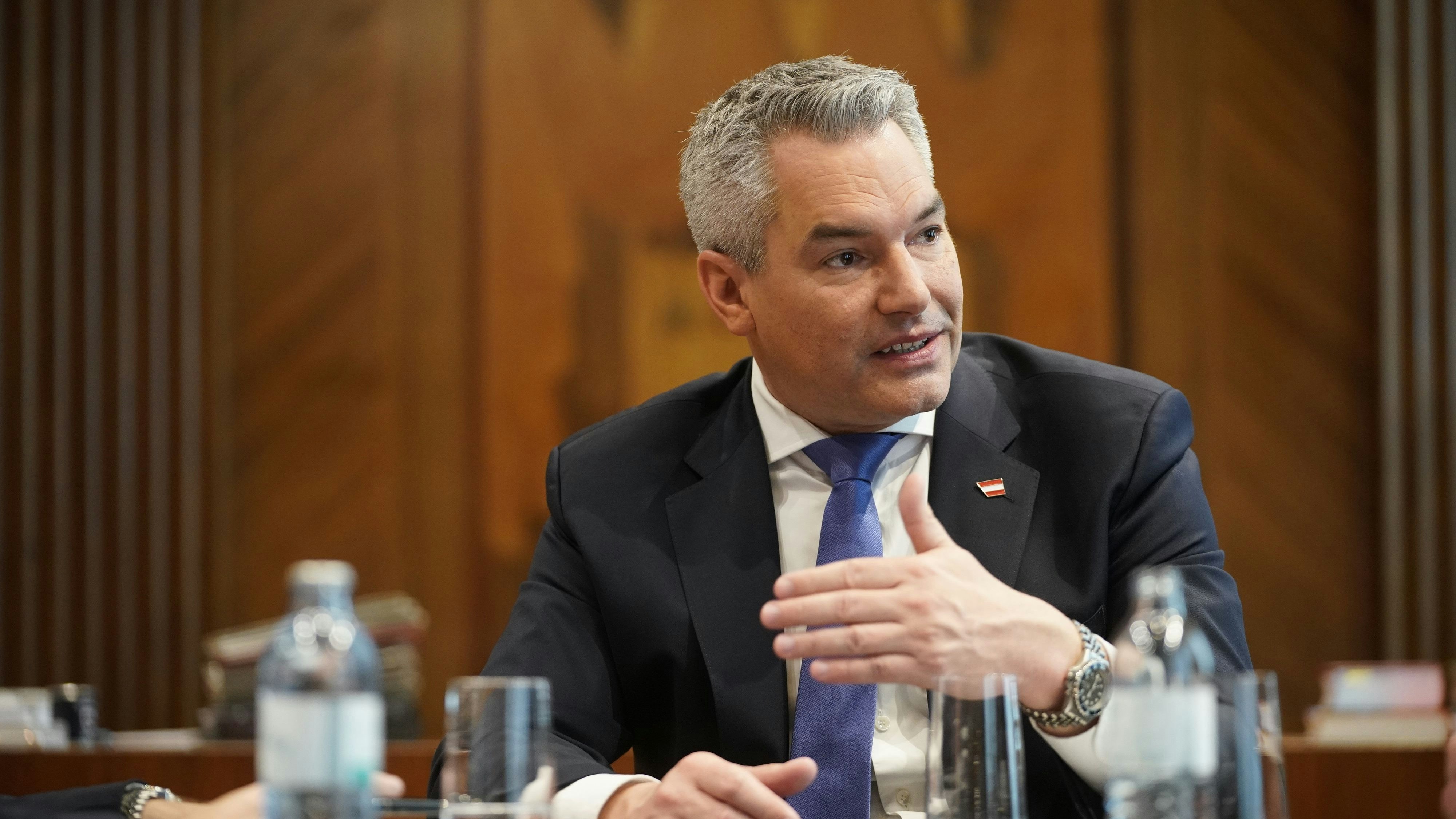 Bundeskanzler Karl Nehammer (VP) im großen "Heute"-Interview im Kreisky-Zimmer